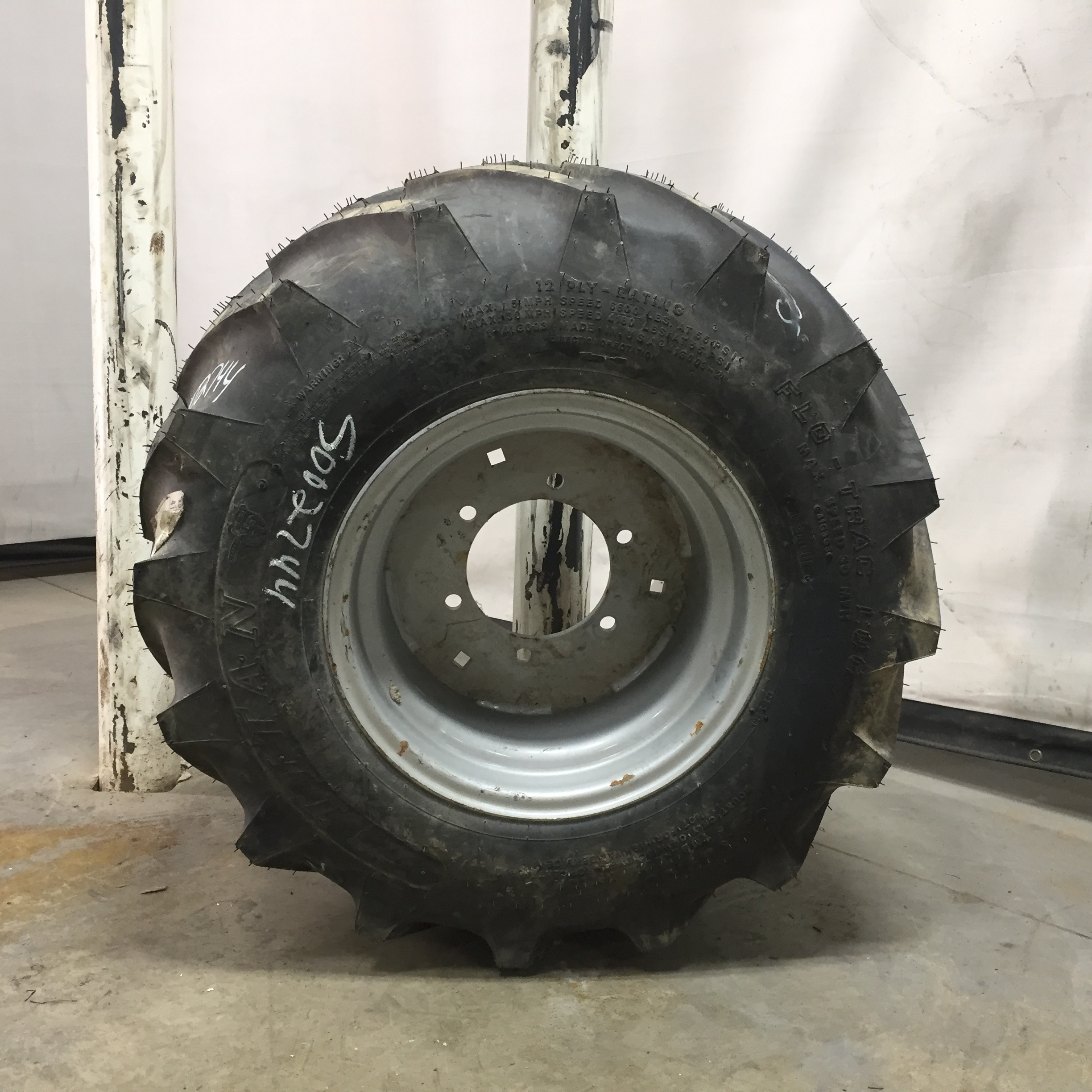 35/19.00-16.1 Titan Farm Flo-Trac Lug HF-2 Tire-Wheel Assembly S002744