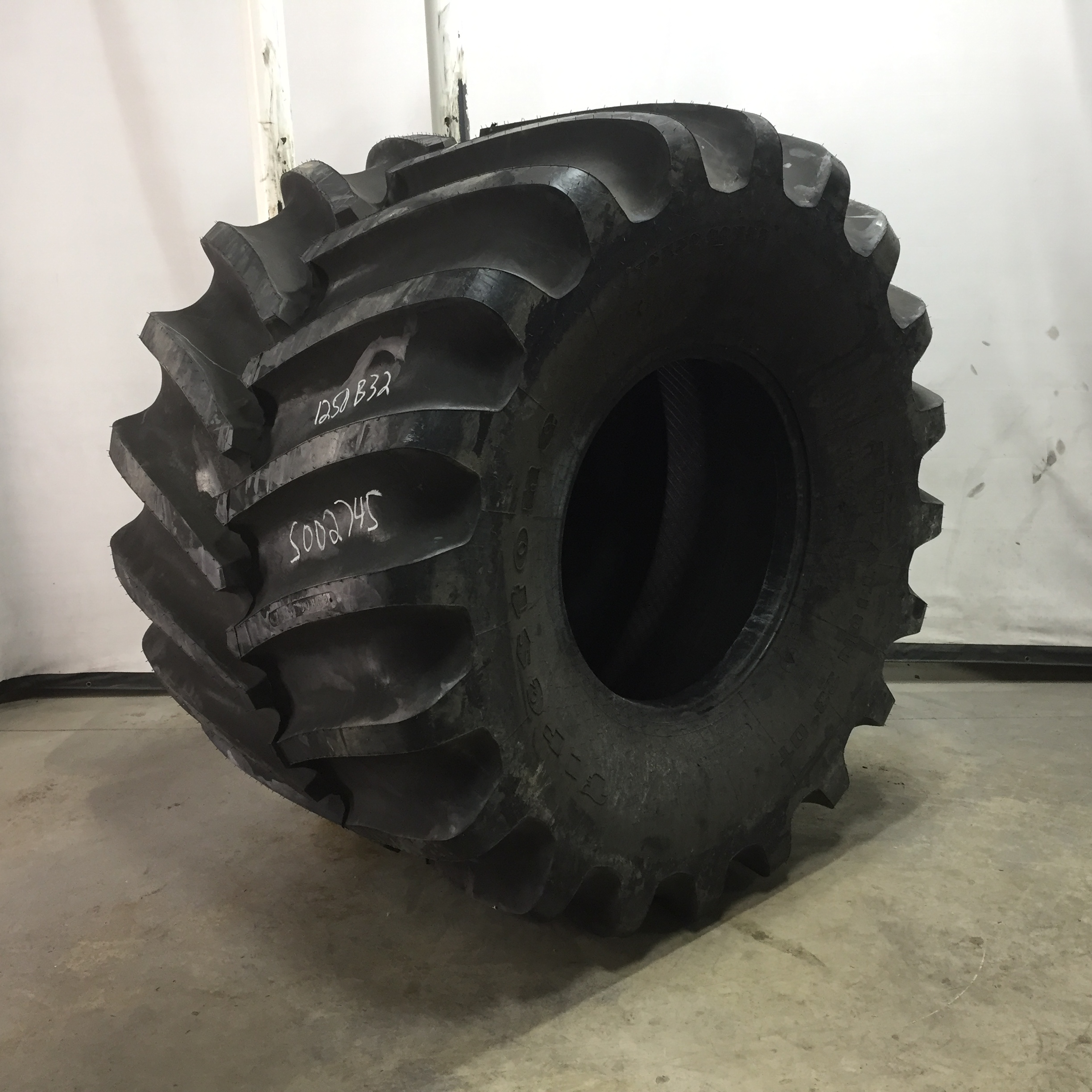 76/50.00-32 Firestone Flotation 23 DT HF-3 Tire S002745