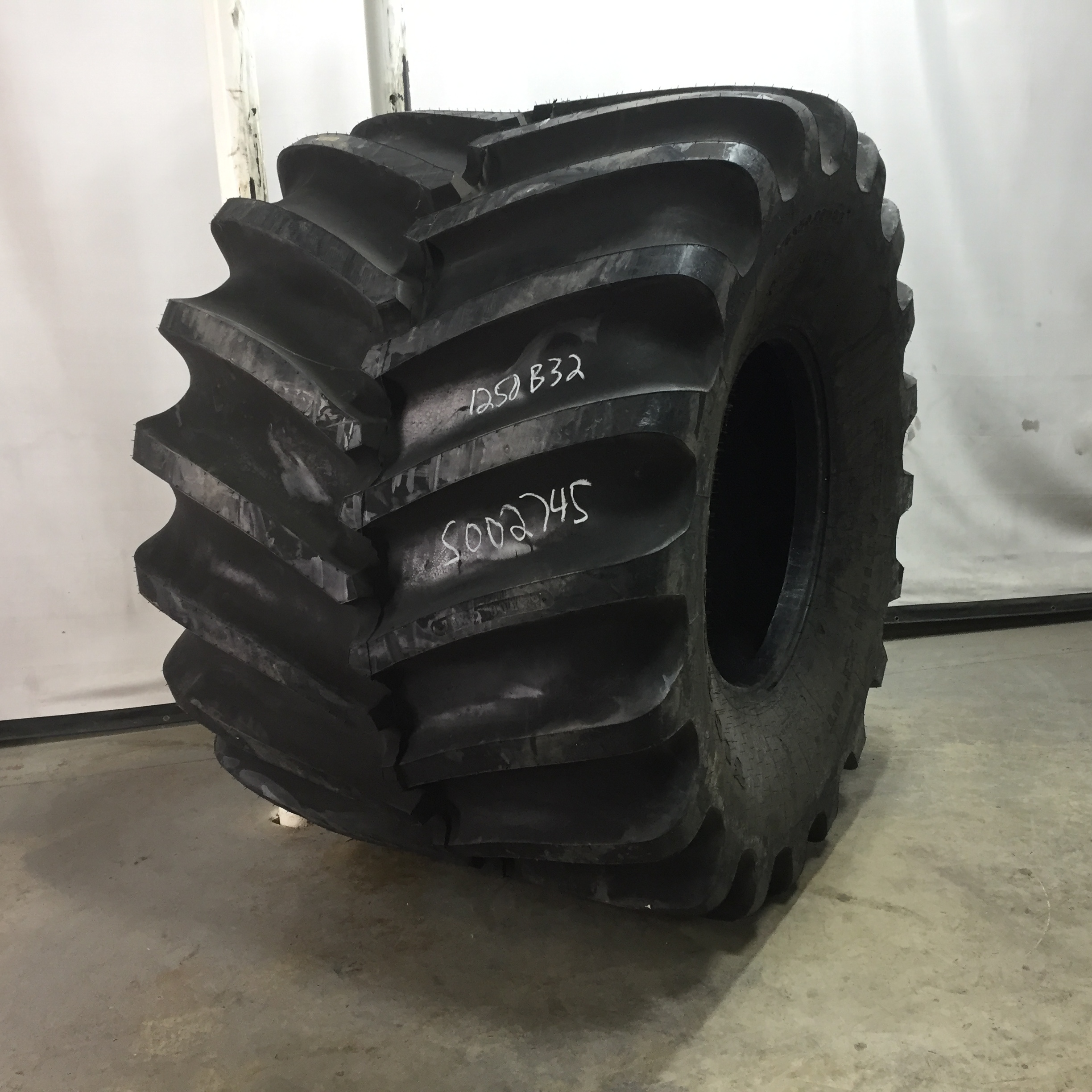 76/50.00-32 Firestone Flotation 23 DT HF-3 Tire S002745