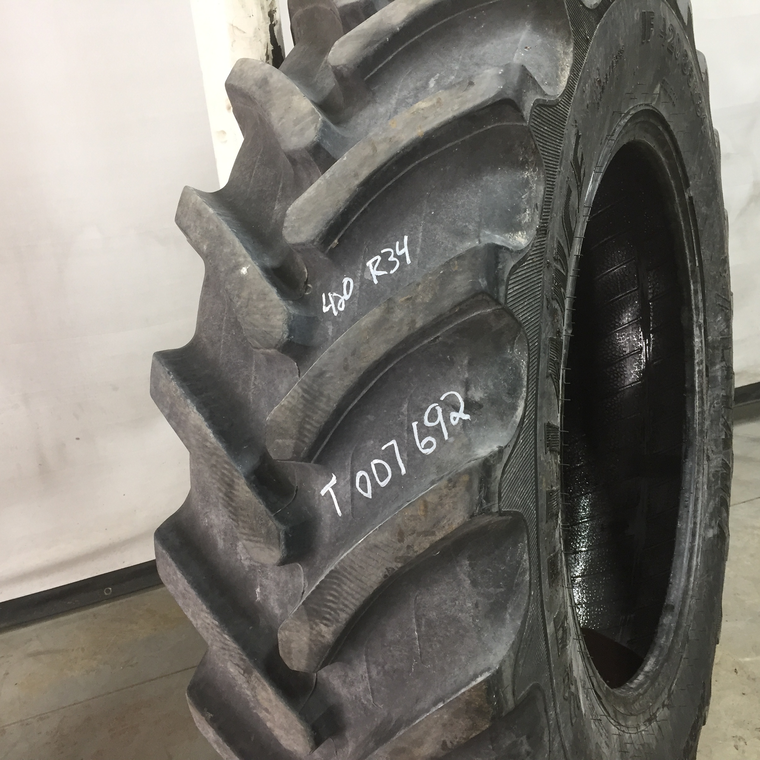 420/85R34 Alliance 354 Agriflex IF R-1W Tire T007692