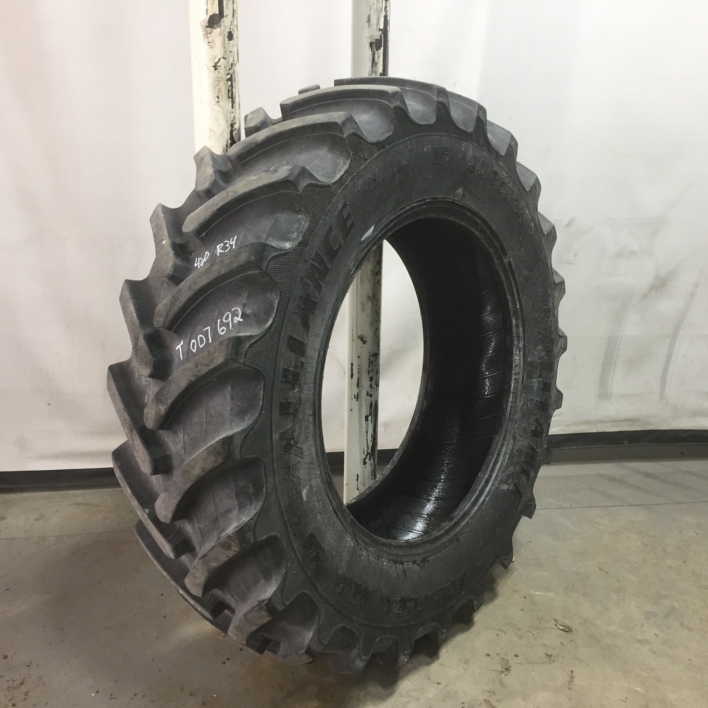 420/85R34 Alliance 354 Agriflex IF R-1W Tire T007692