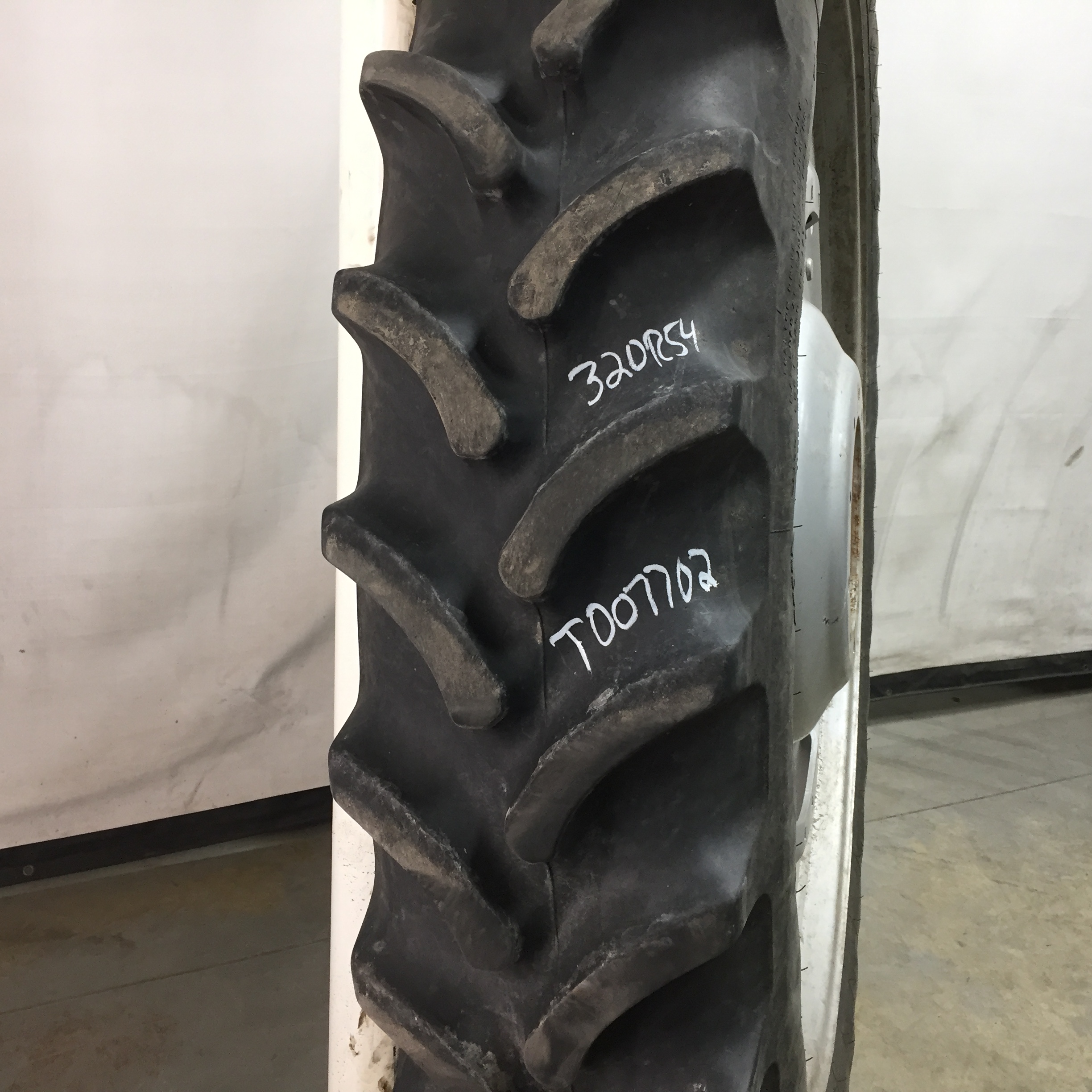 320/90R54 Firestone Radial All Traction DT R-1W Tire RT007702