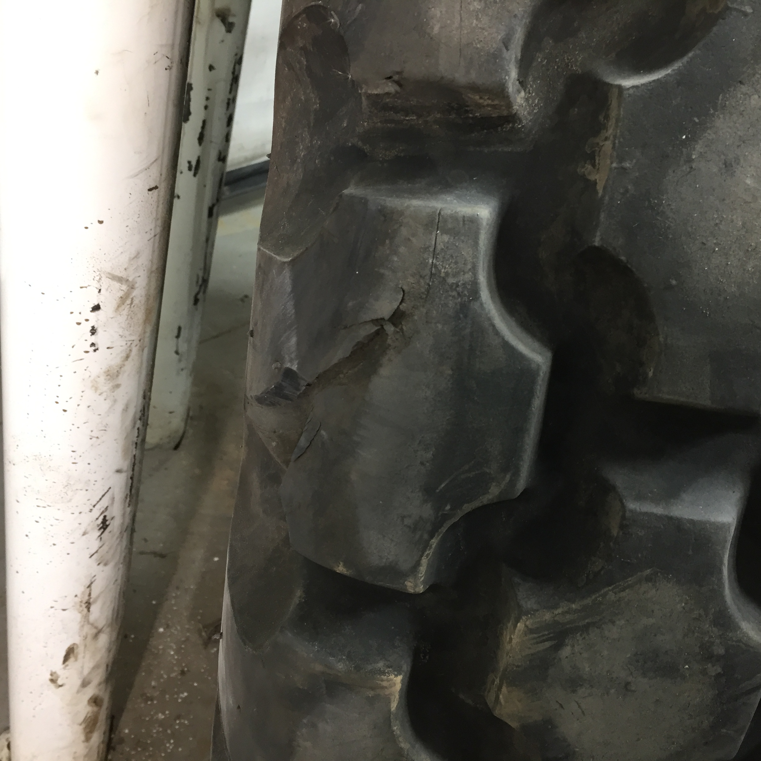 23.1/-26 Firestone All Non-Skid Tractor R-3 Tire 007860