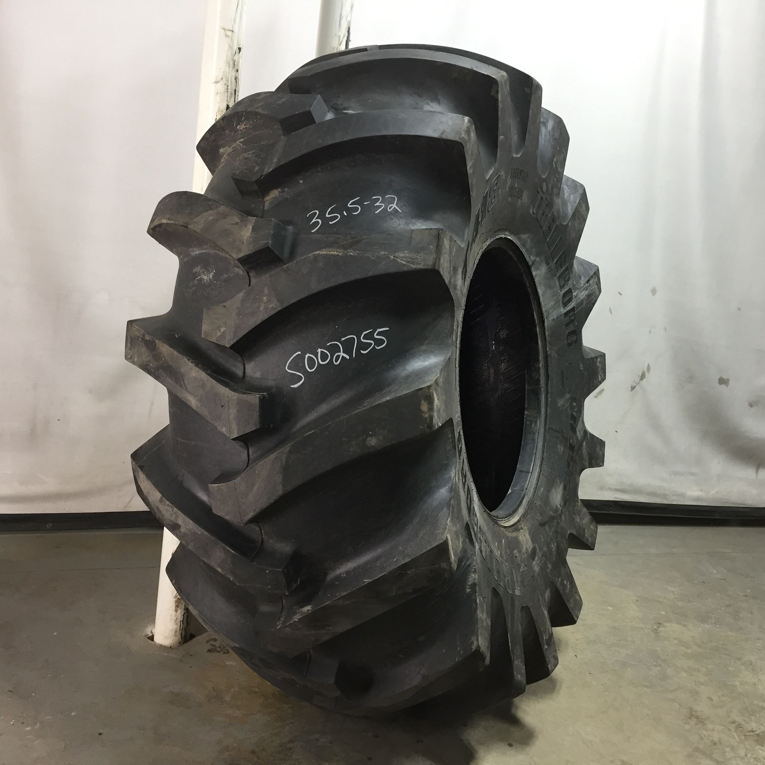 35.5/L-32 Trelleborg T418 Skidder LS-2 Tire S002755