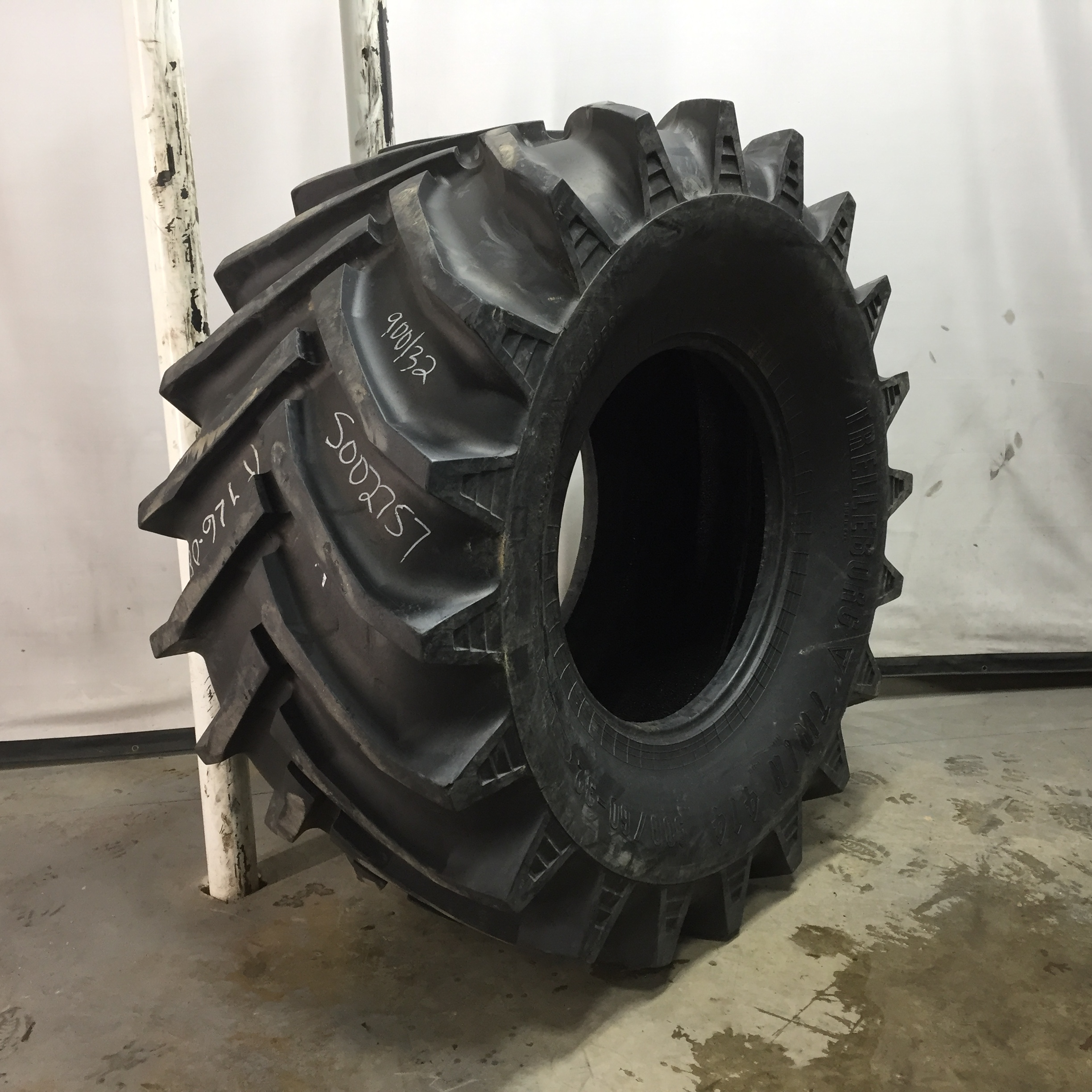 900/60-32 Trelleborg T414 R-1W Tire S002757