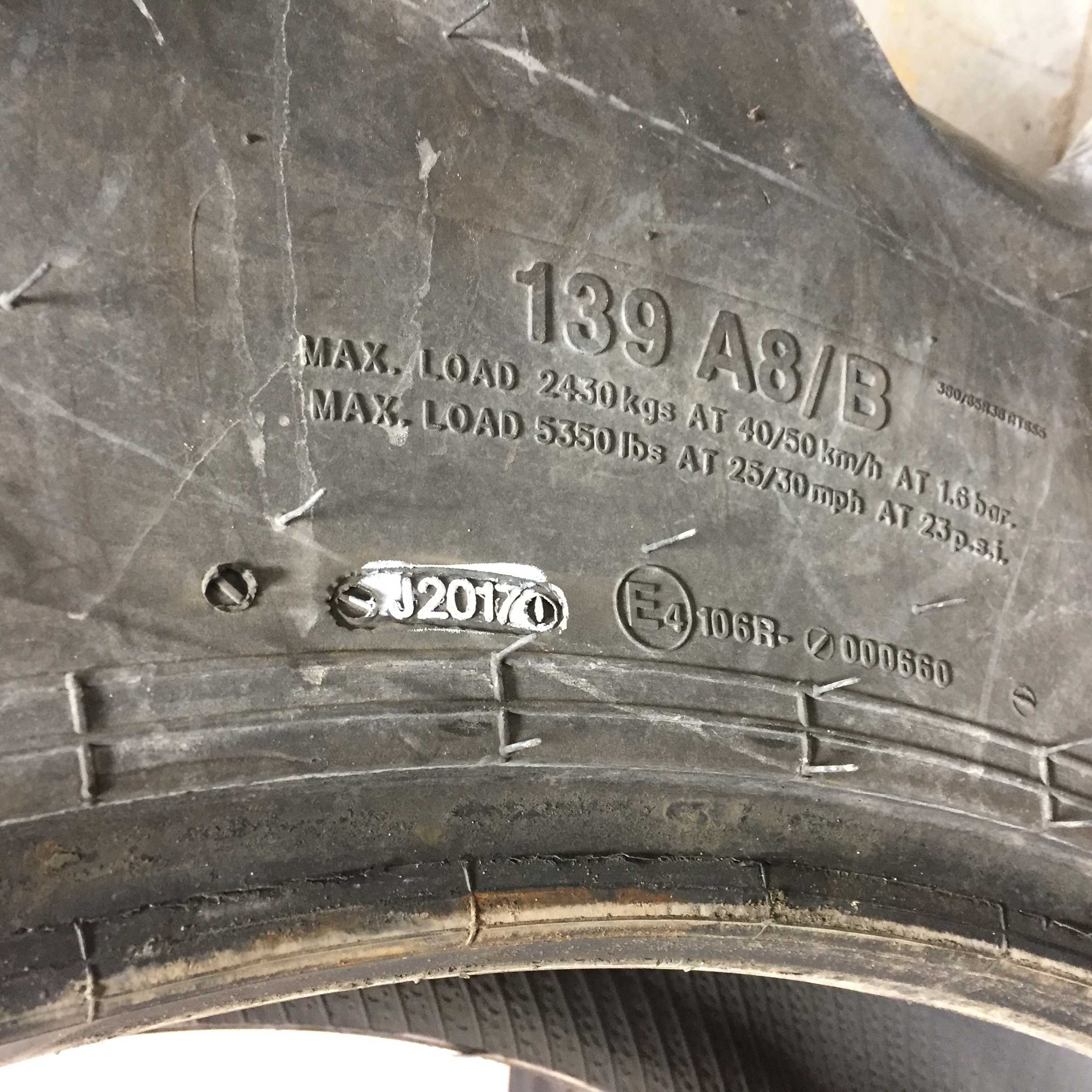 380/85R38 BKT Tires Agrimax RT 855 R-1W Tire T007735