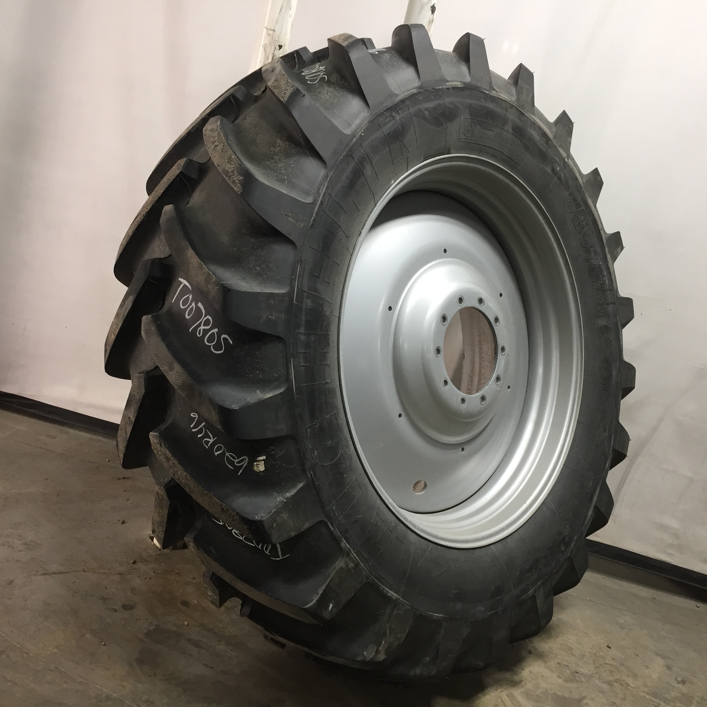 620/70R46 Michelin XM28 R-1W Tire RT007805