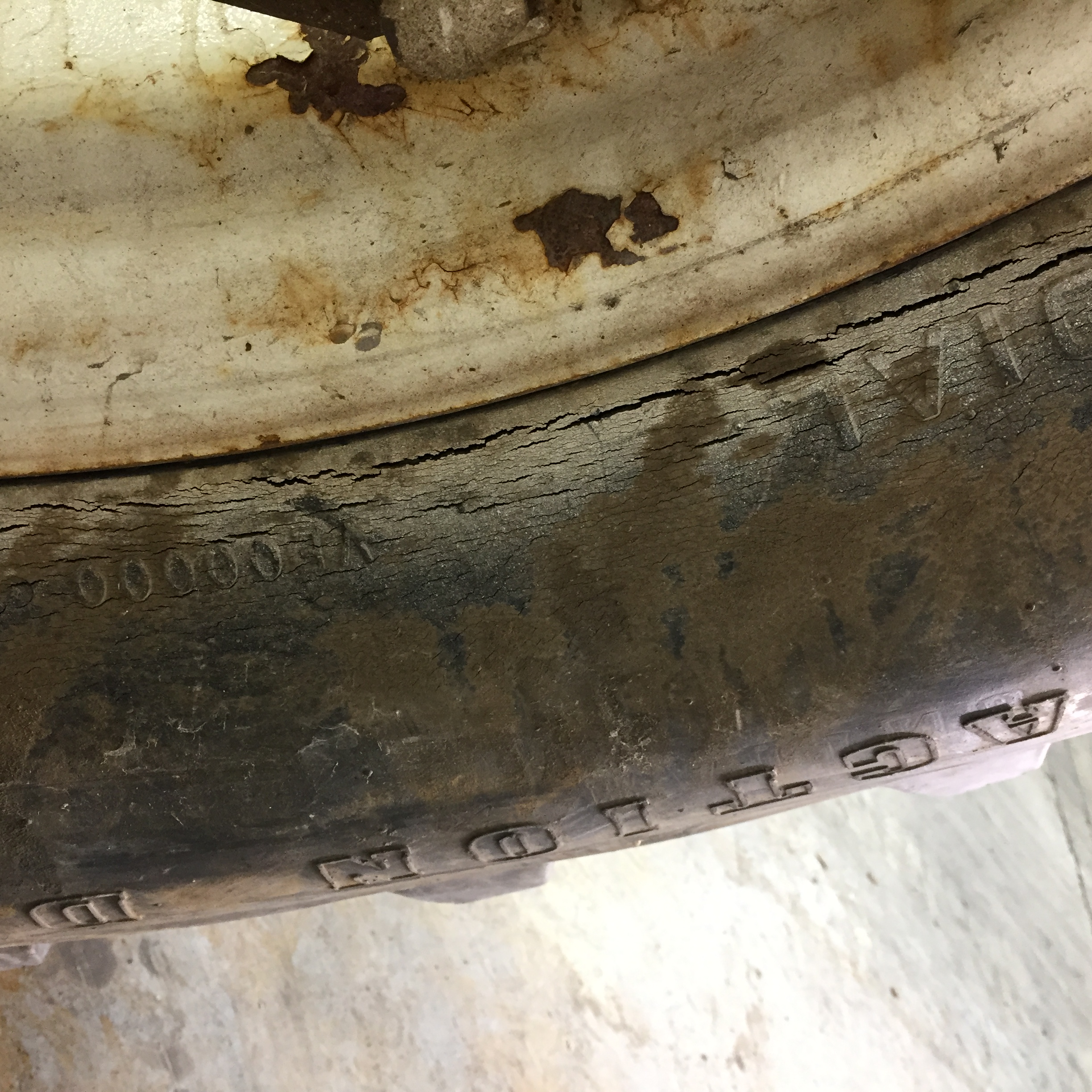 600/65R28 Firestone Radial All Traction DT R-1W Tire RT007810