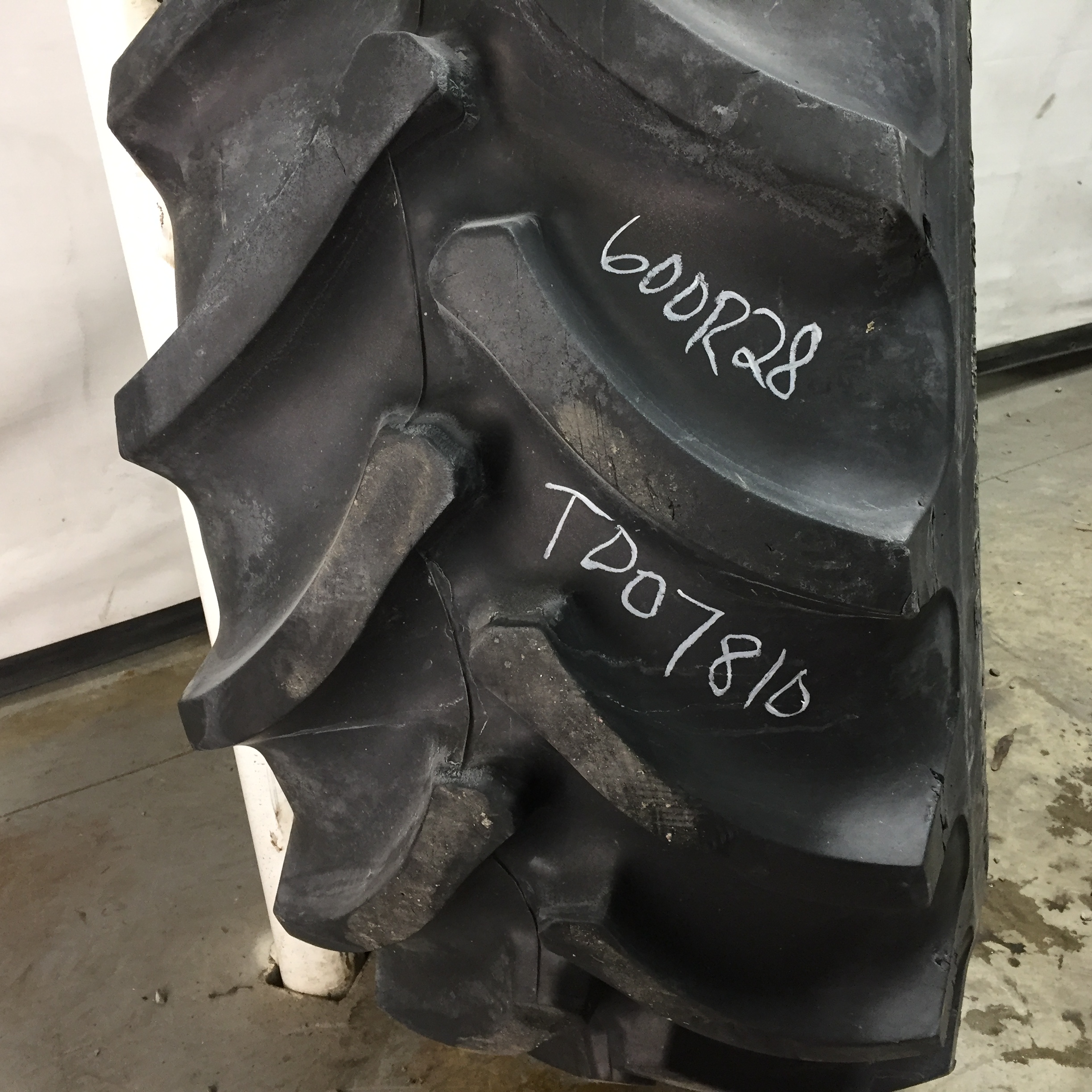 600/65R28 Firestone Radial All Traction DT R-1W Rim with Clamp/Loop Style (groups of 2 bolts) Tire-Wheel Assembly T007810