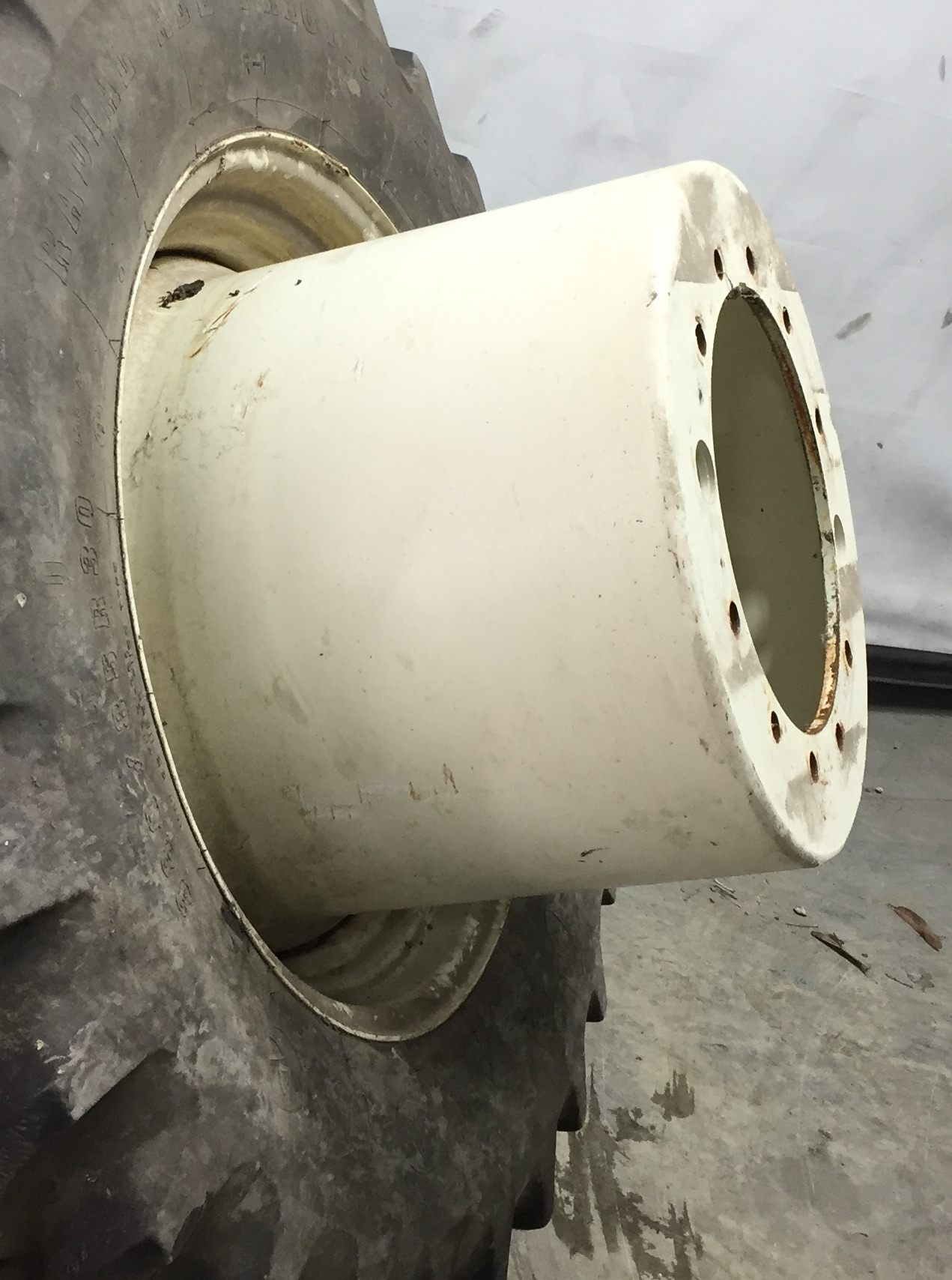 30''D x 13''W FWA Direct Bolt Dual Wheel WT007811