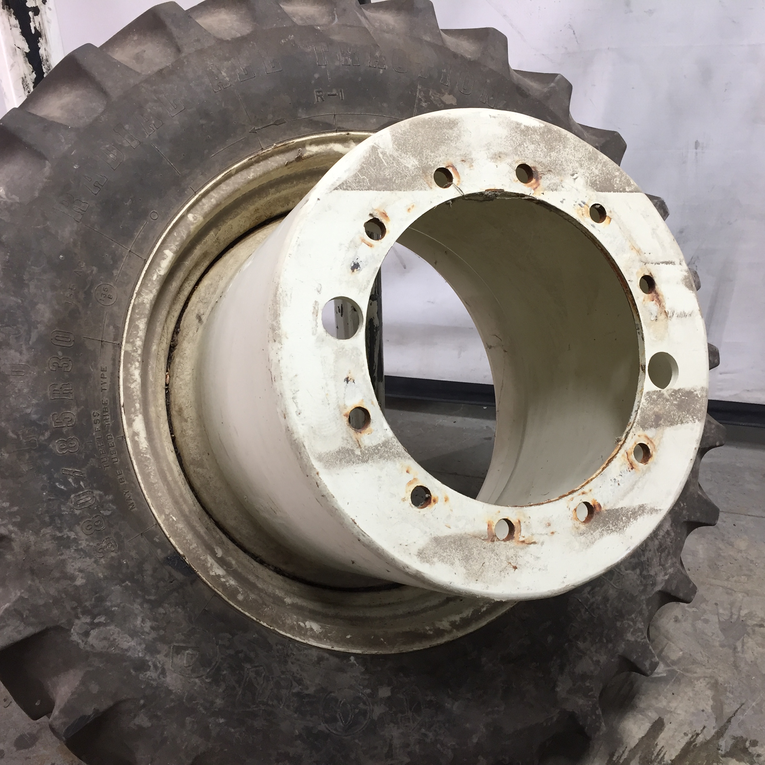 30''D x 13''W FWA Direct Bolt Dual Wheel WT007811