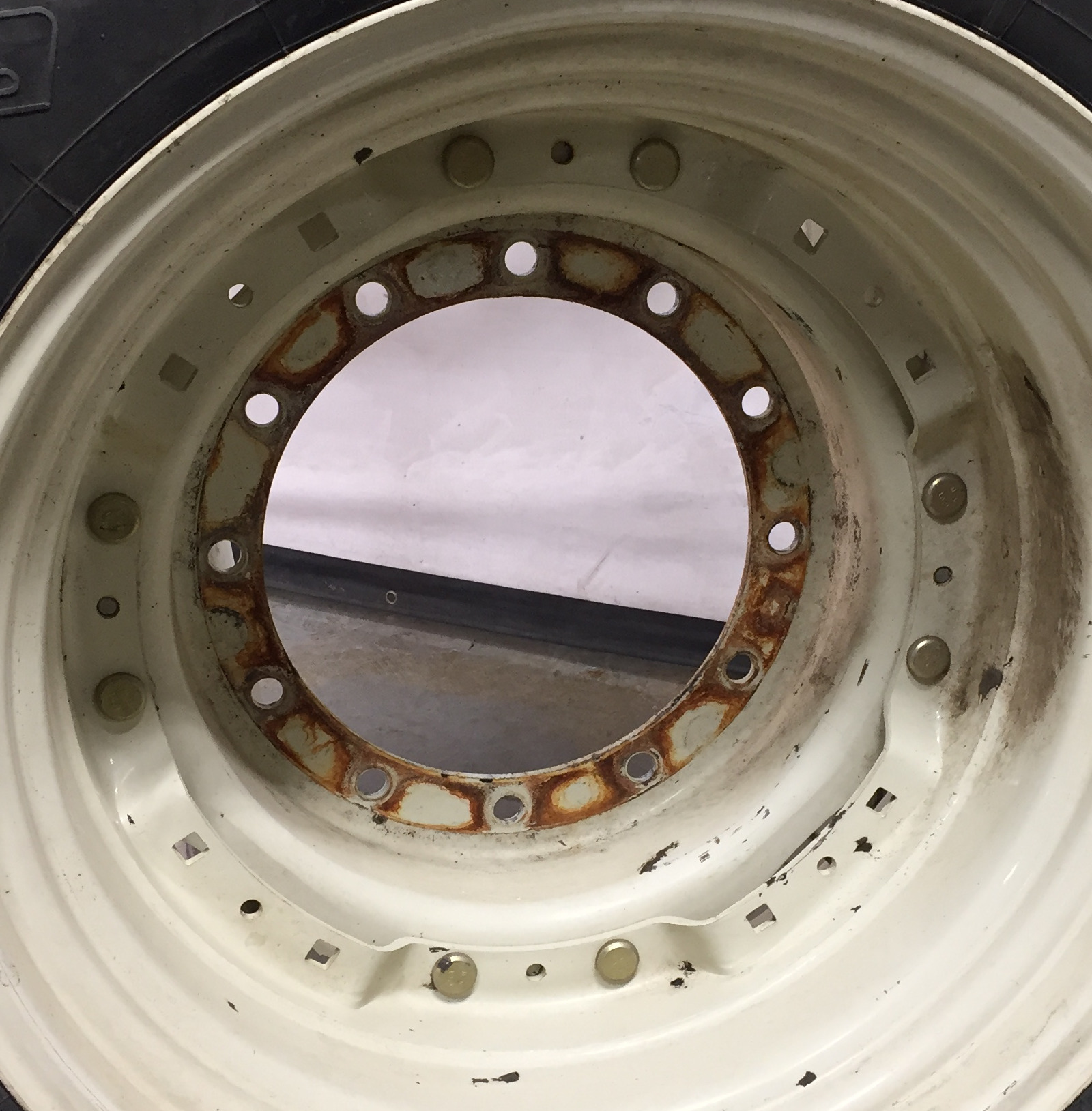 28''-30'' Waffle Wheel (Groups of 2 bolts) Rim Center WT007814CTR