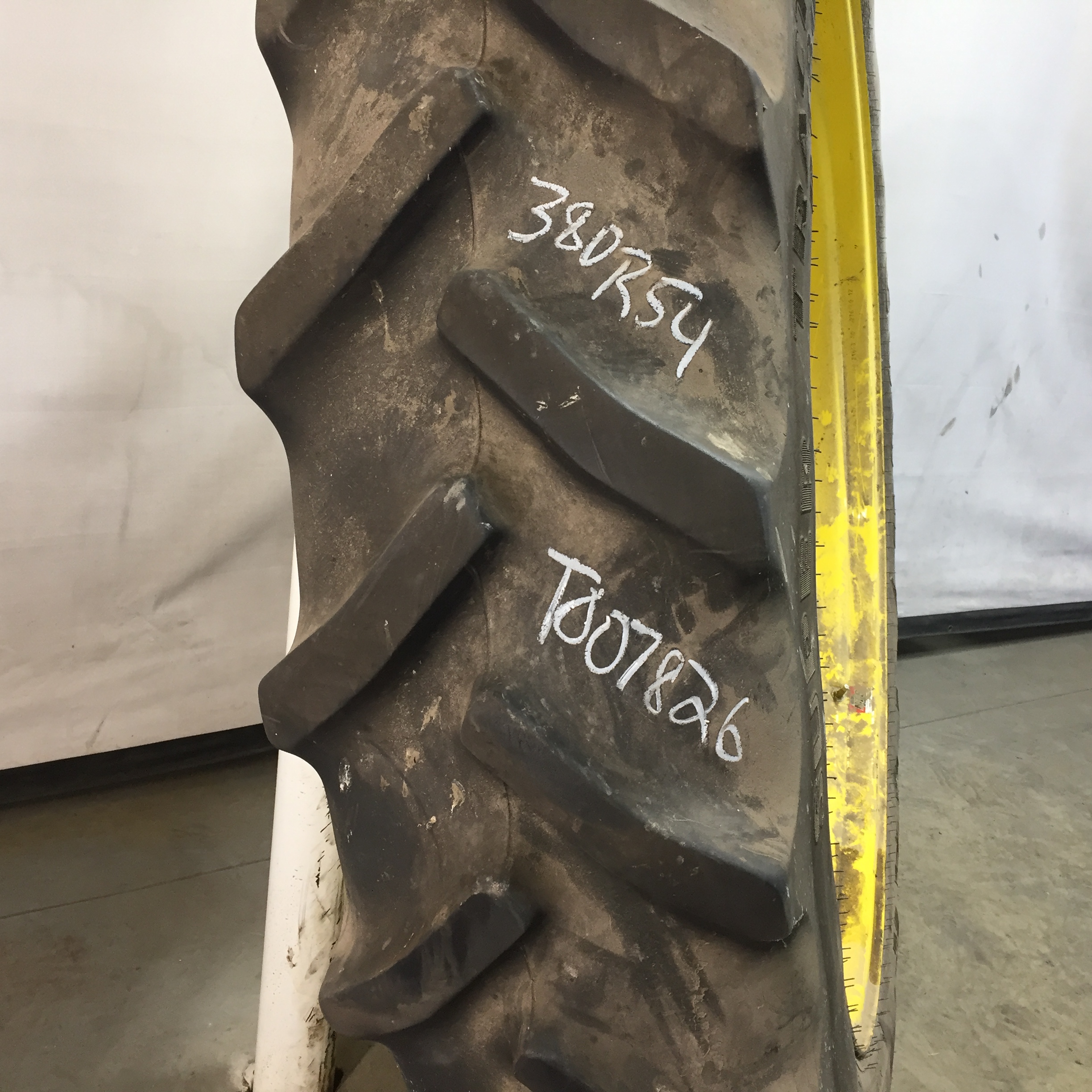 380/90R54 Goodyear Farm DT800 Super Traction R-1W Tire RT007826