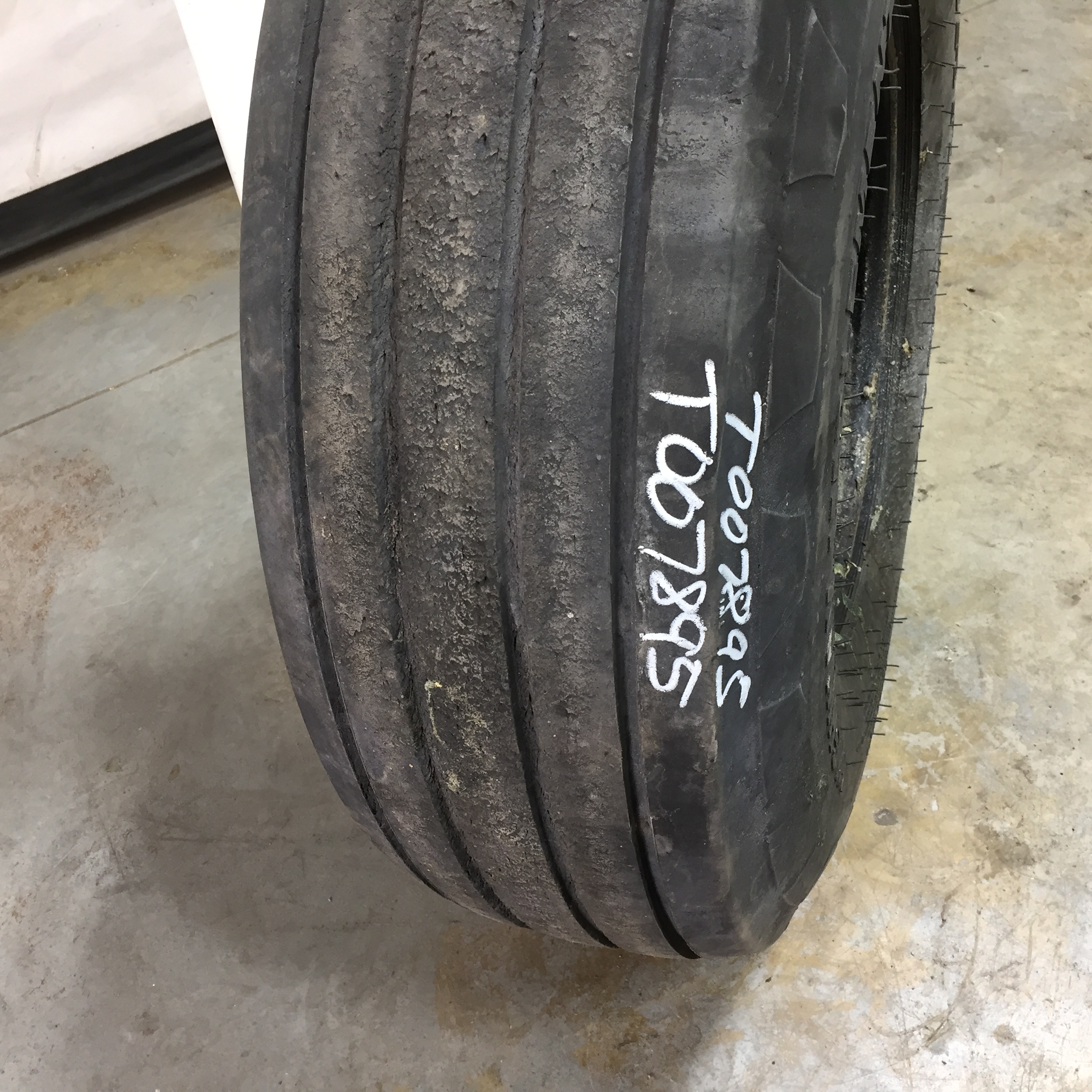 10.00/-15 Carlisle Multi Rib Hwy I-1 Tire T007895