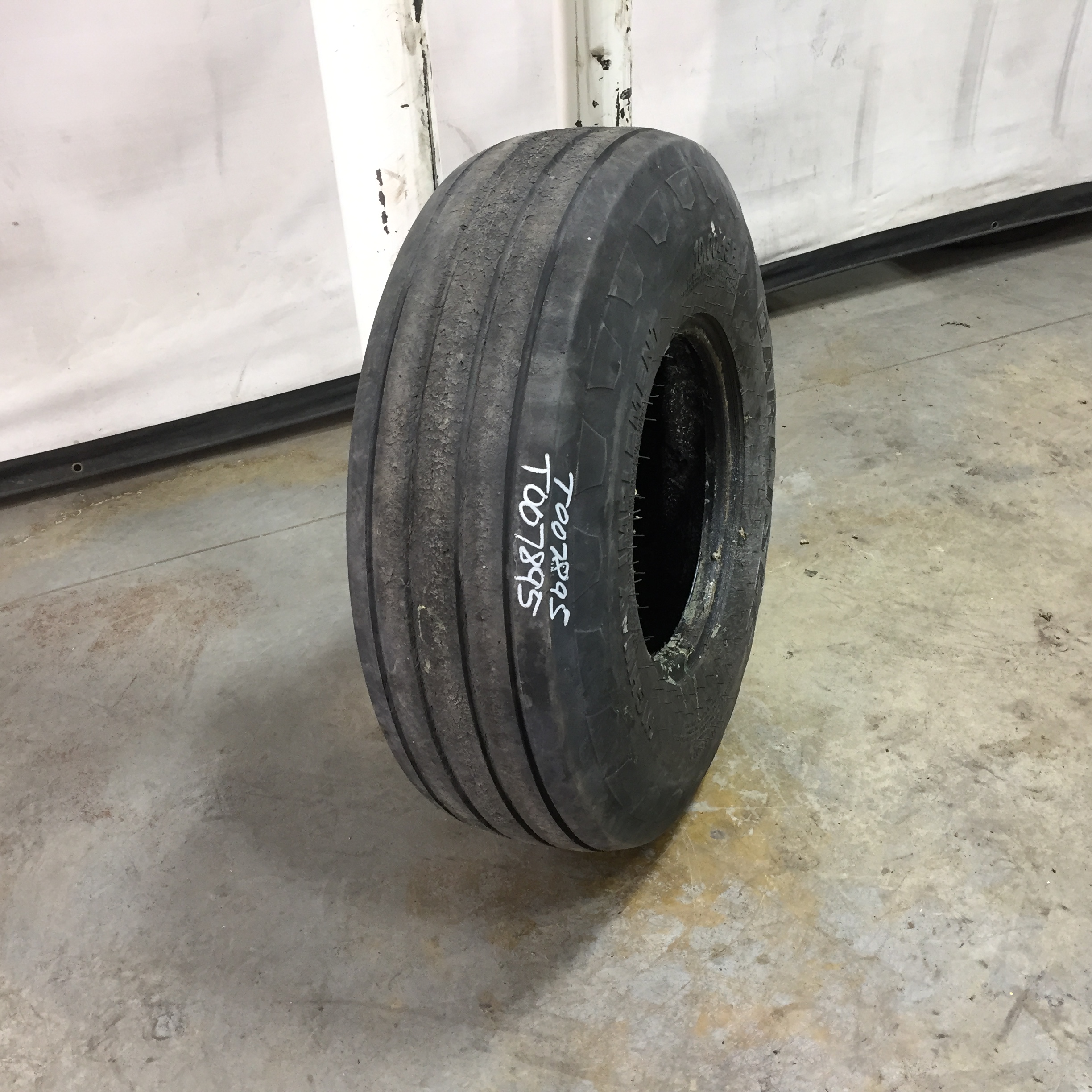 10.00/-15 Carlisle Multi Rib Hwy I-1 Tire T007895