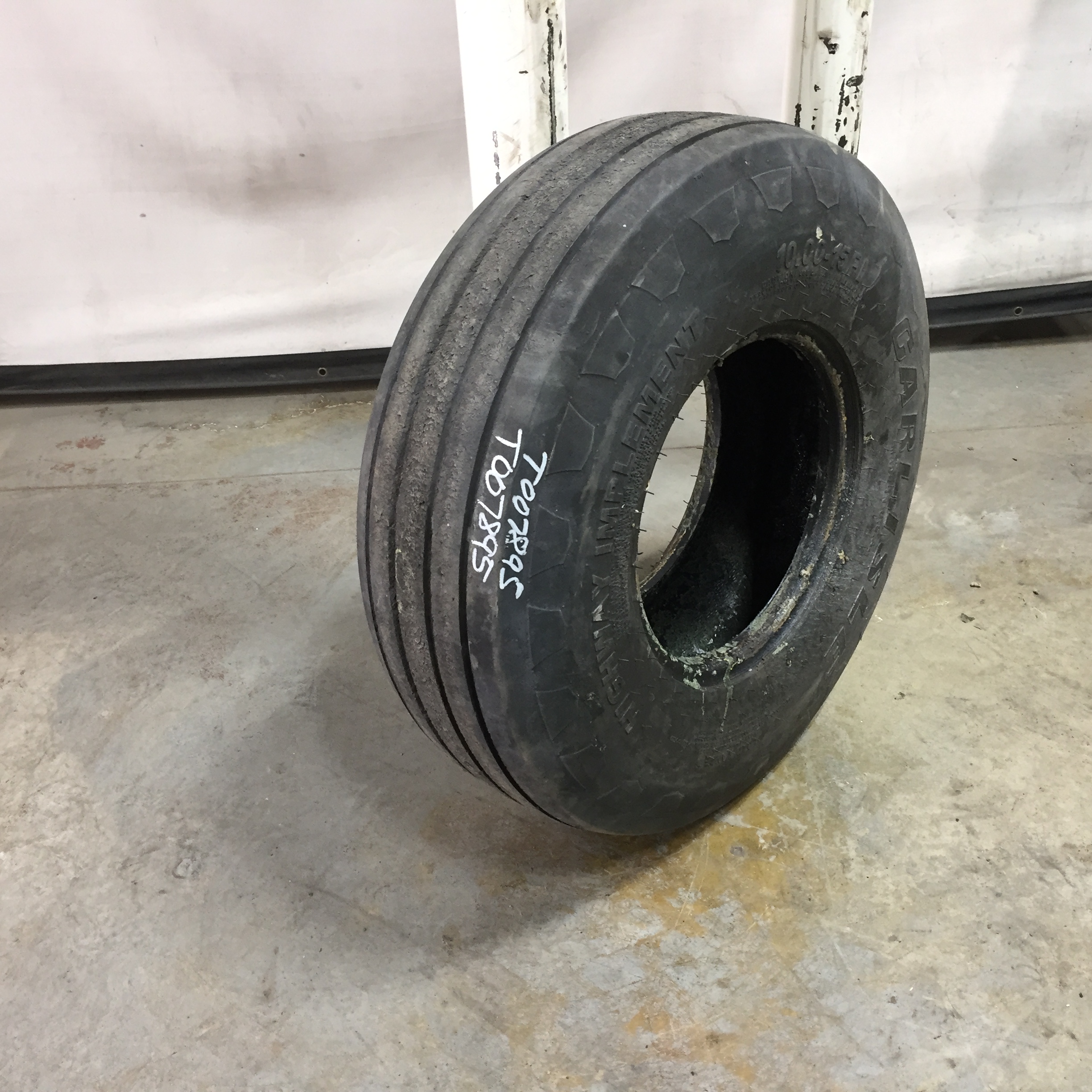 10.00/-15 Carlisle Multi Rib Hwy I-1 Tire T007895