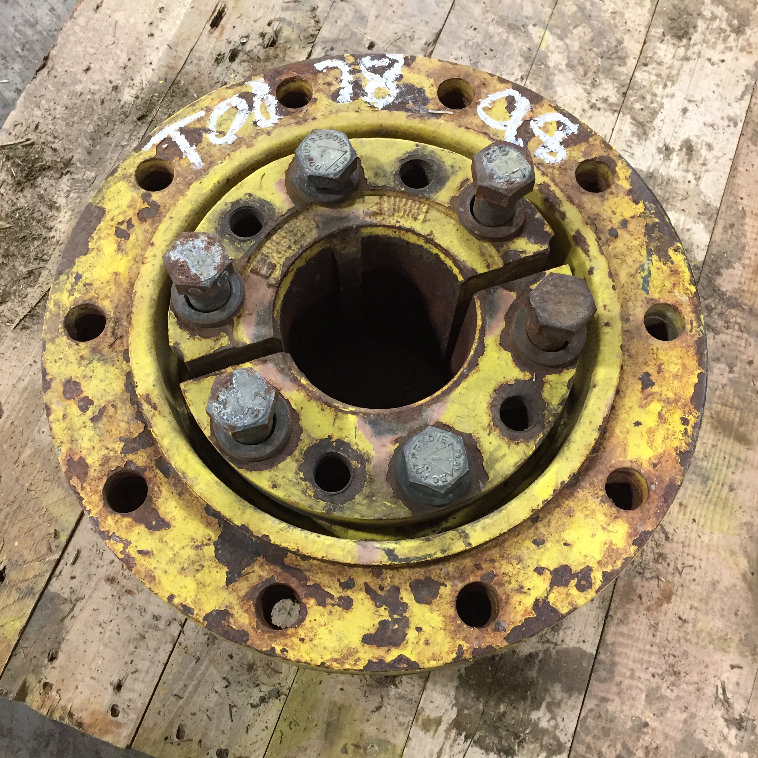 10 Bolt Wedg-Lok Style Dual Hub T007898