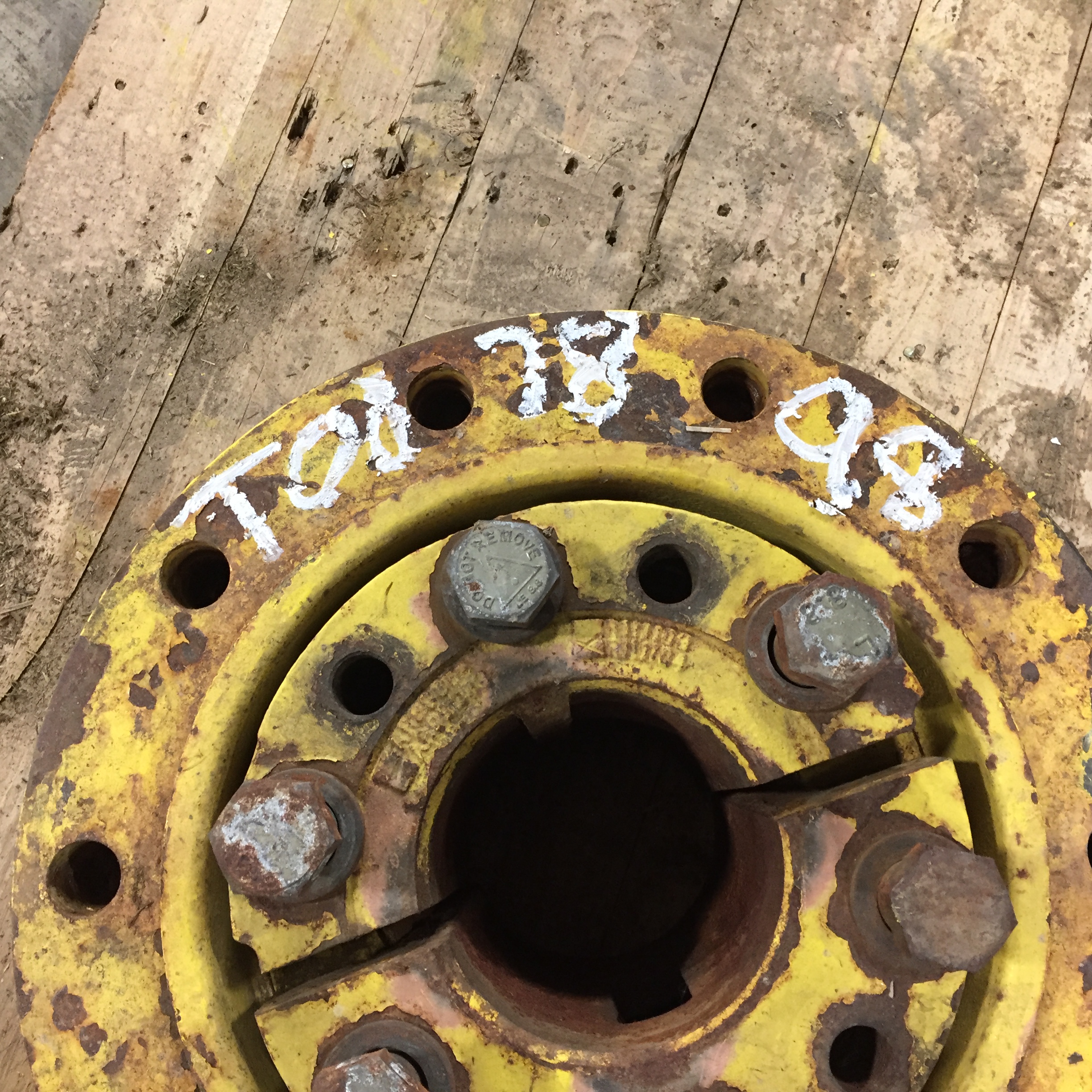 10 Bolt Wedg-Lok Style Dual Hub T007898