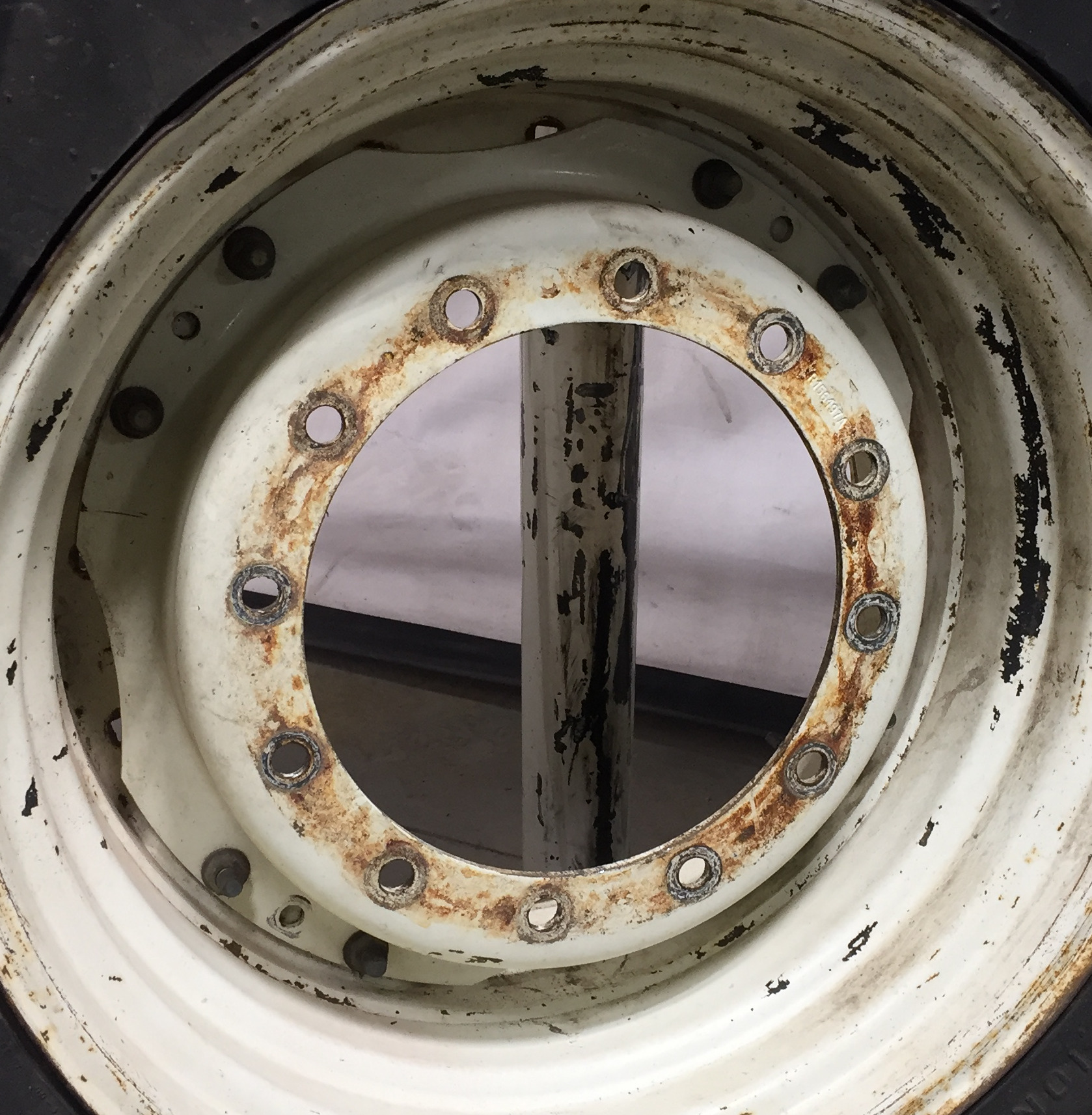 28''-30'' Waffle Wheel (Groups of 2 bolts) Rim Center WT007848CTR