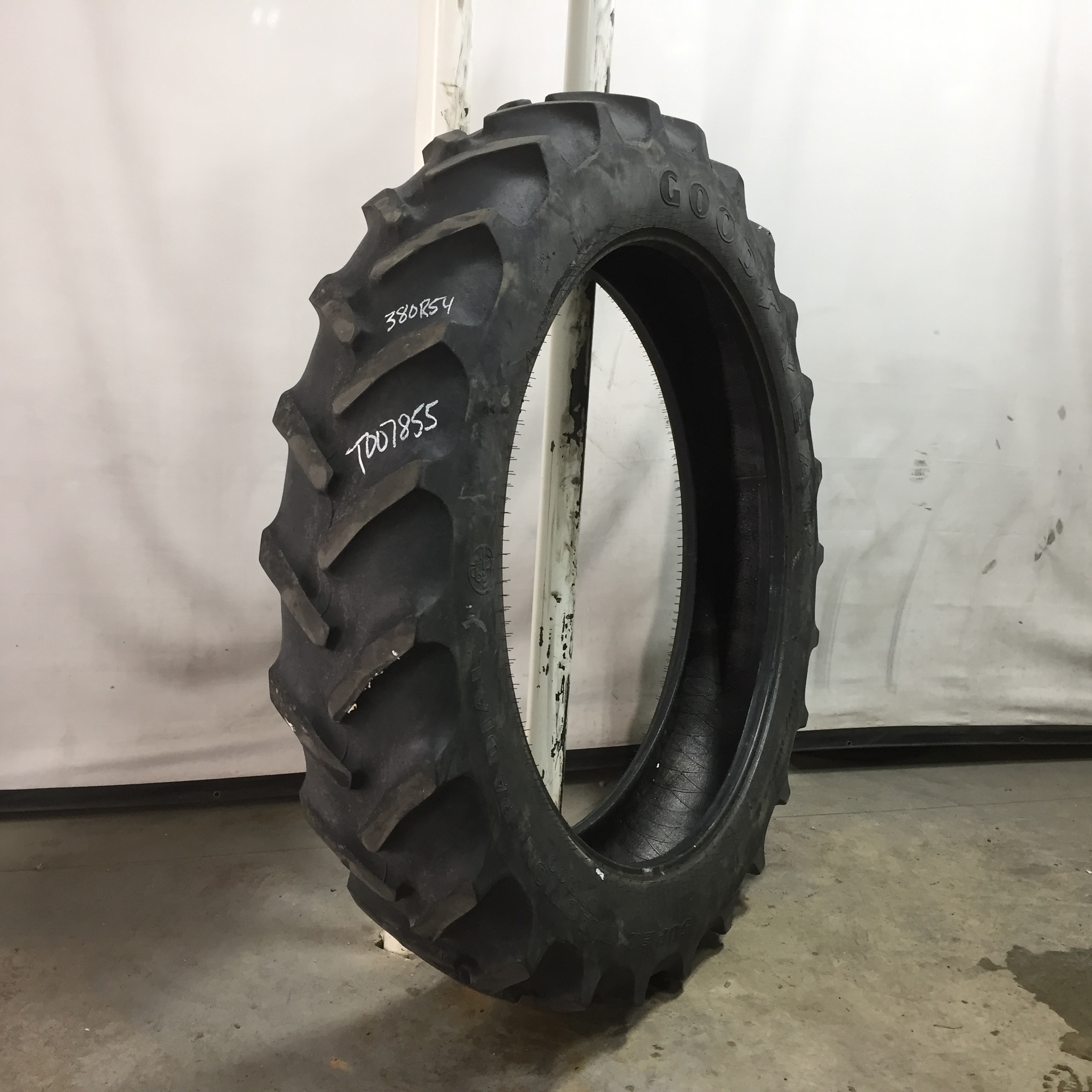 380/90R54 Goodyear Farm DT800 Super Traction R-1W Tire T007855