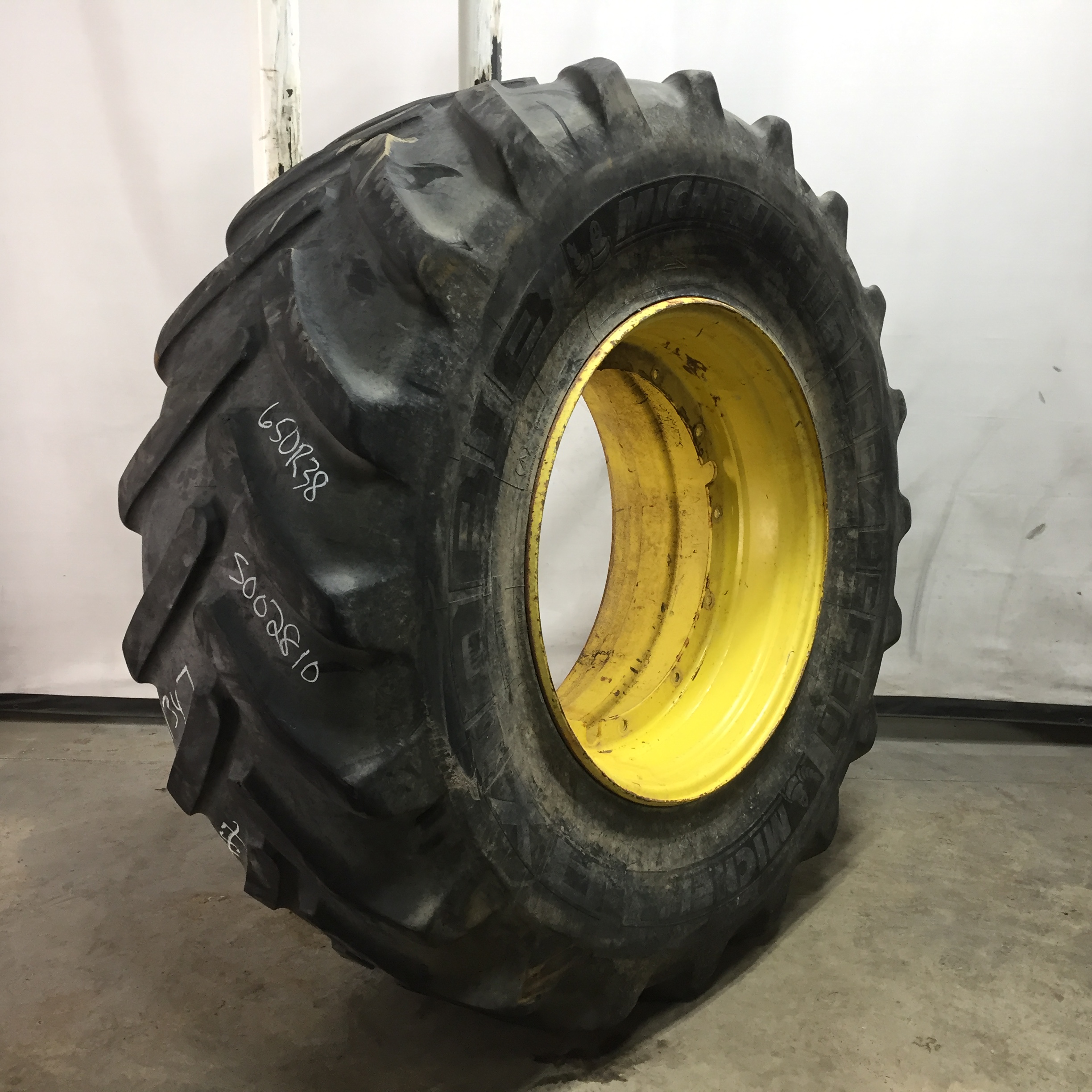 650/85R38 Michelin Axiobib R-1W Tire RS002810