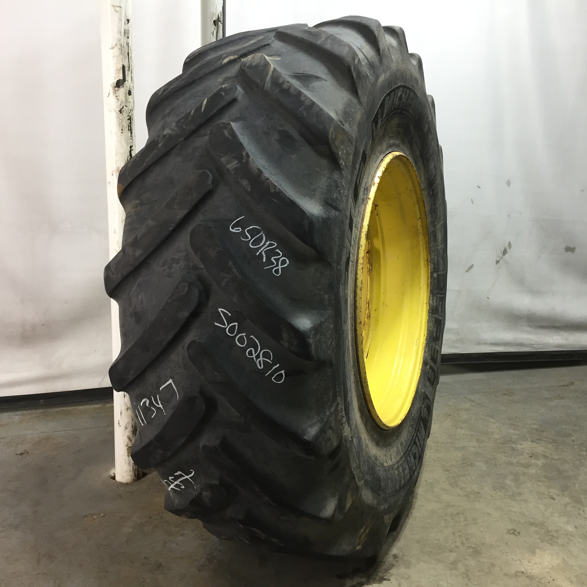 650/85R38 Michelin Axiobib R-1W Tire RS002810