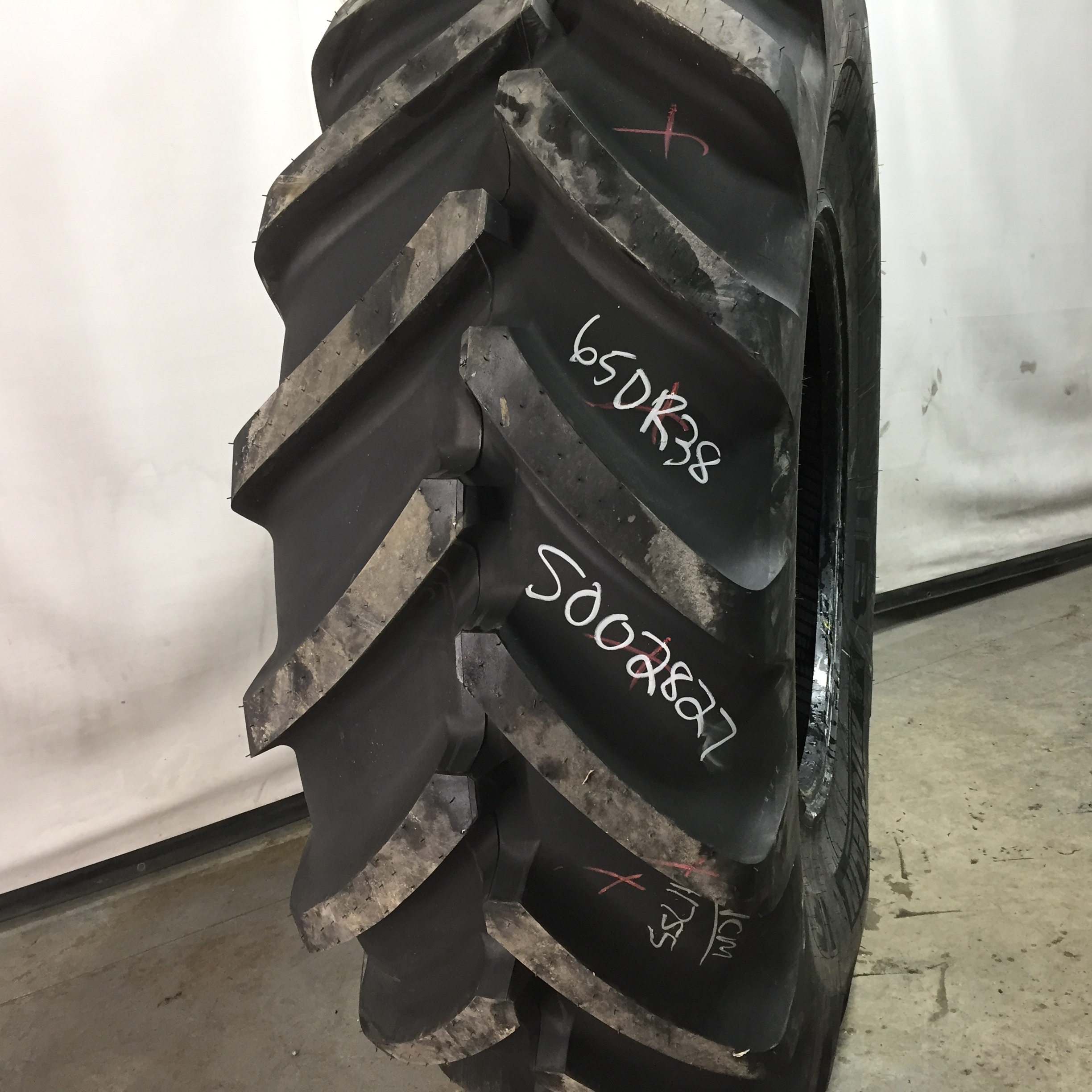 650/85R38 Michelin Axiobib R-1W Tire S002827