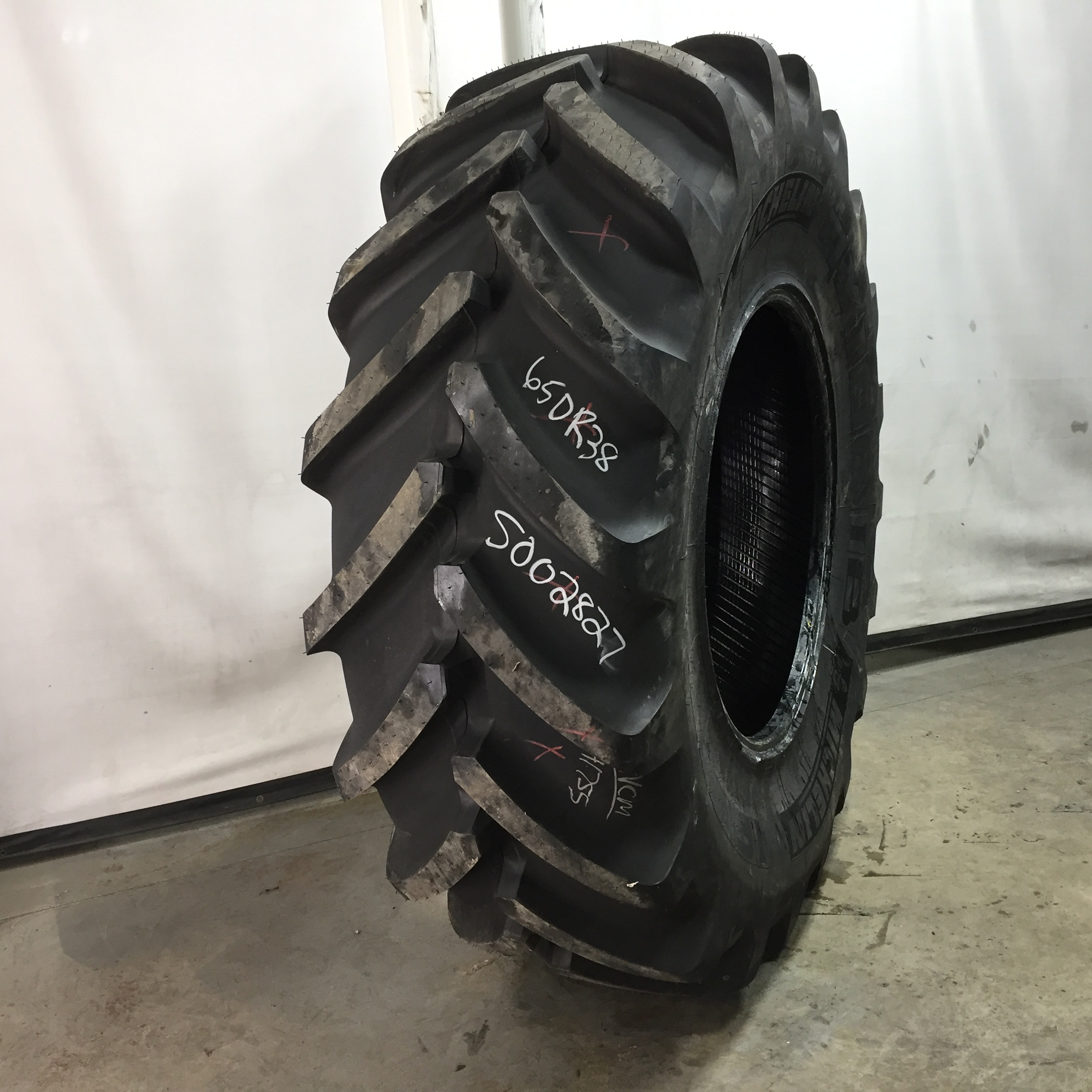 650/85R38 Michelin Axiobib R-1W Tire S002827
