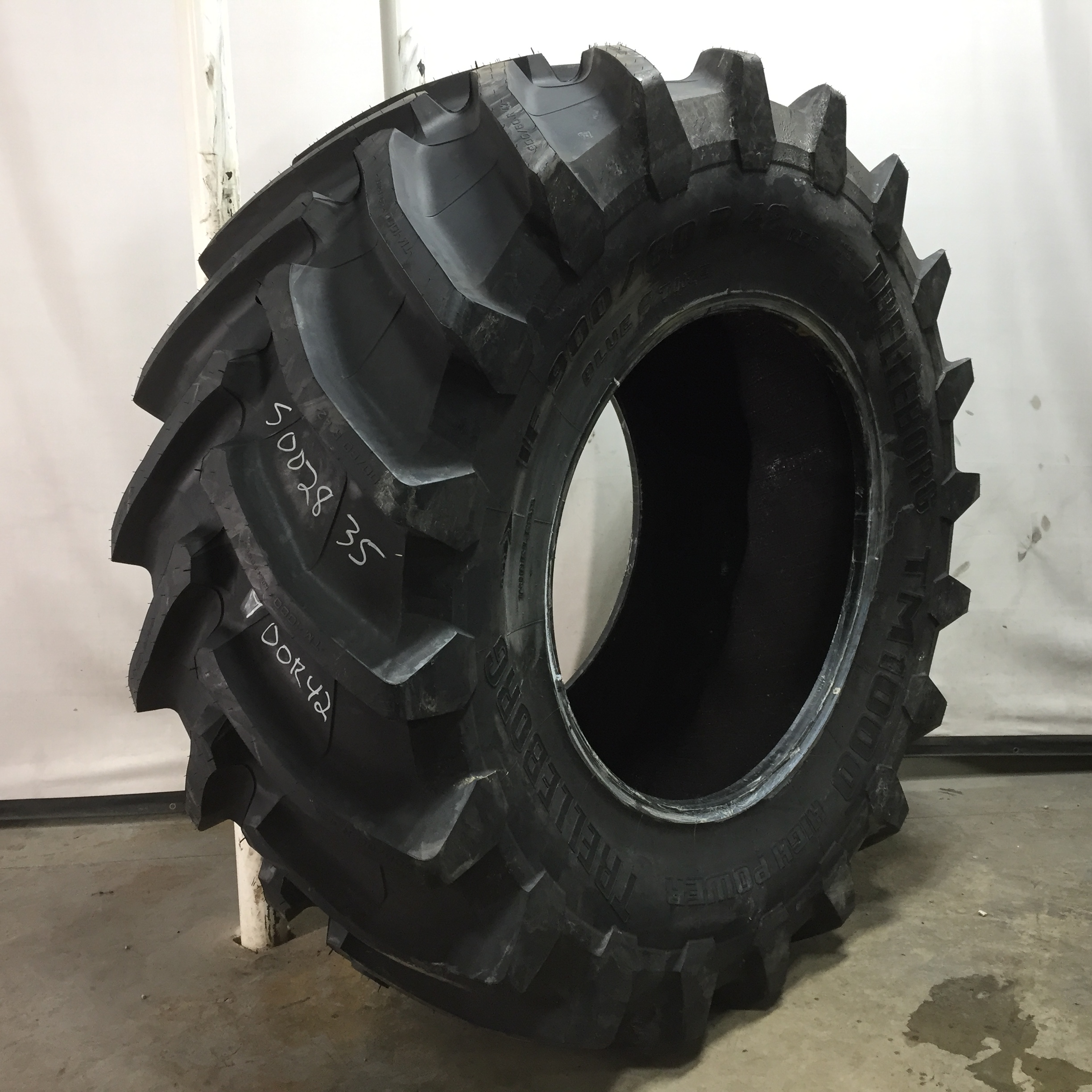 900/60R42 Trelleborg TM1000 High Power R-1W Tire S002835