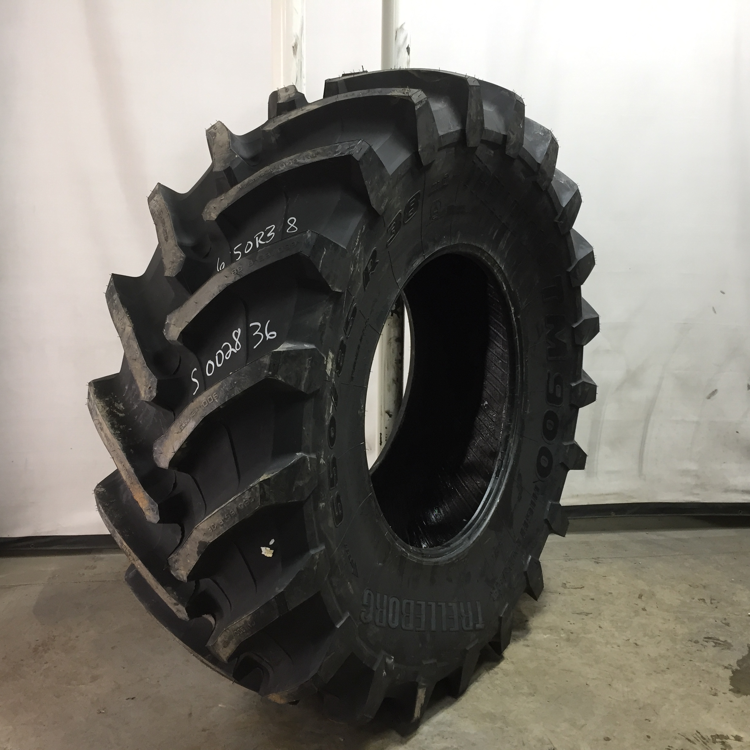 650/85R38 Trelleborg TM900HP R-1W Tire S002836