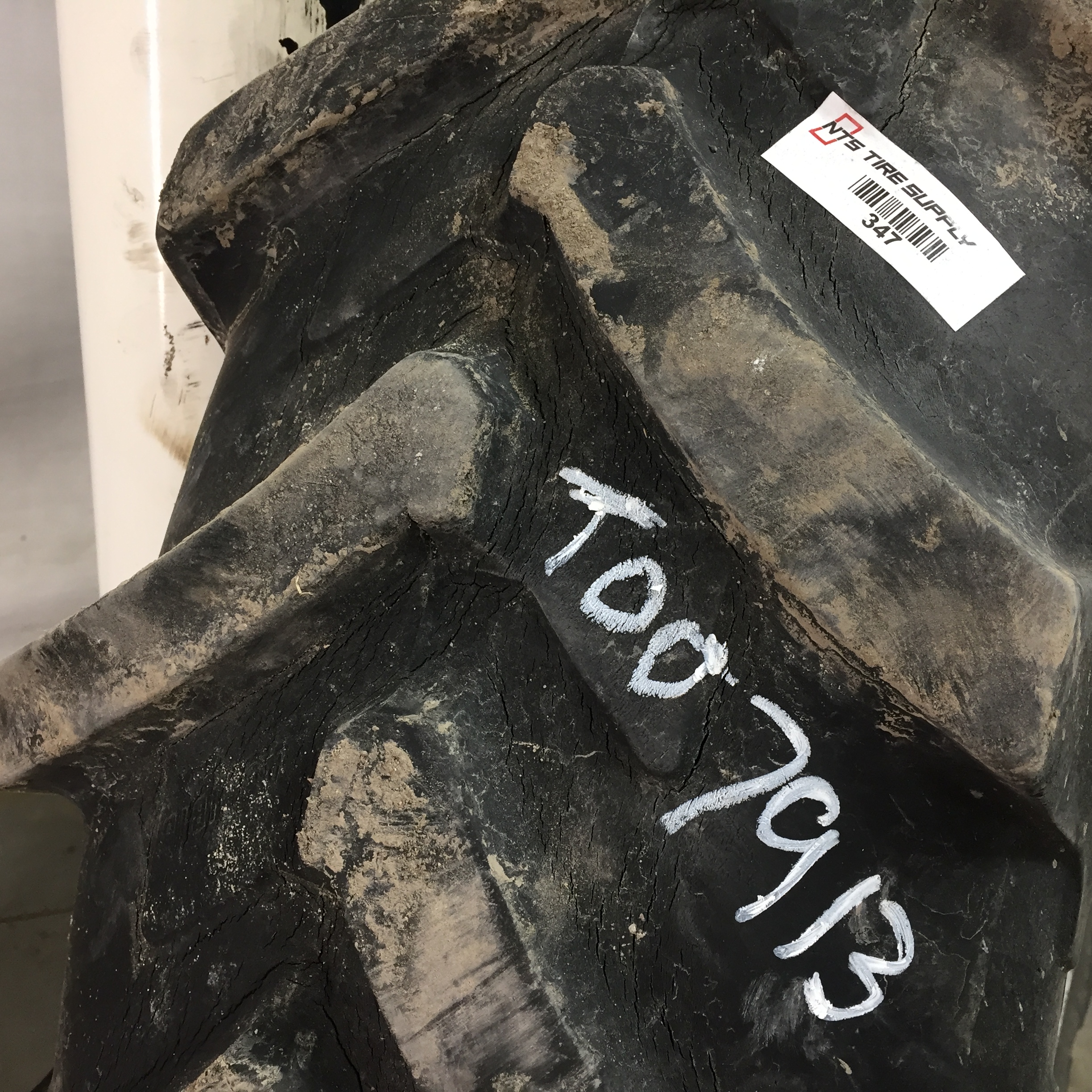 320/85R34 Michelin AgriBib R-1W Tire RT007913