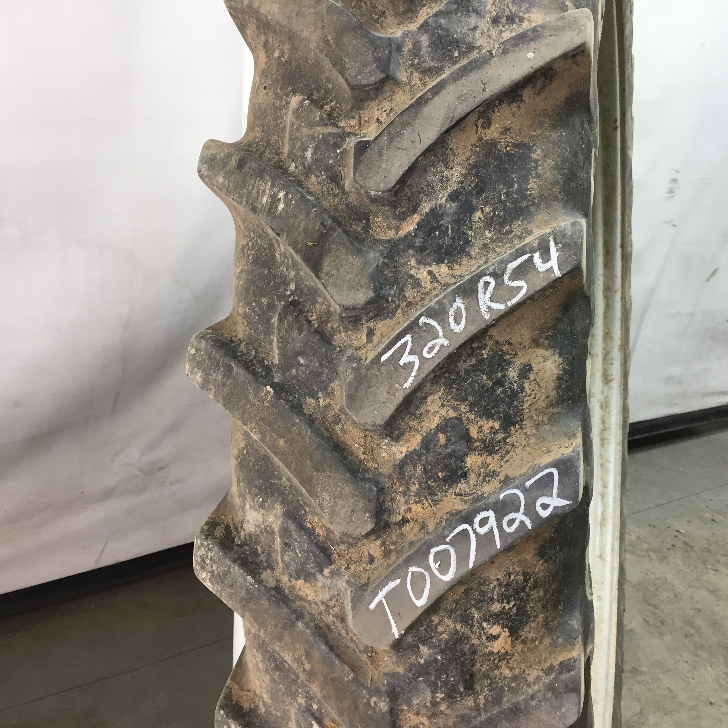 320/90R54 Michelin AgriBib Row Crop R-1W Tire RT007922