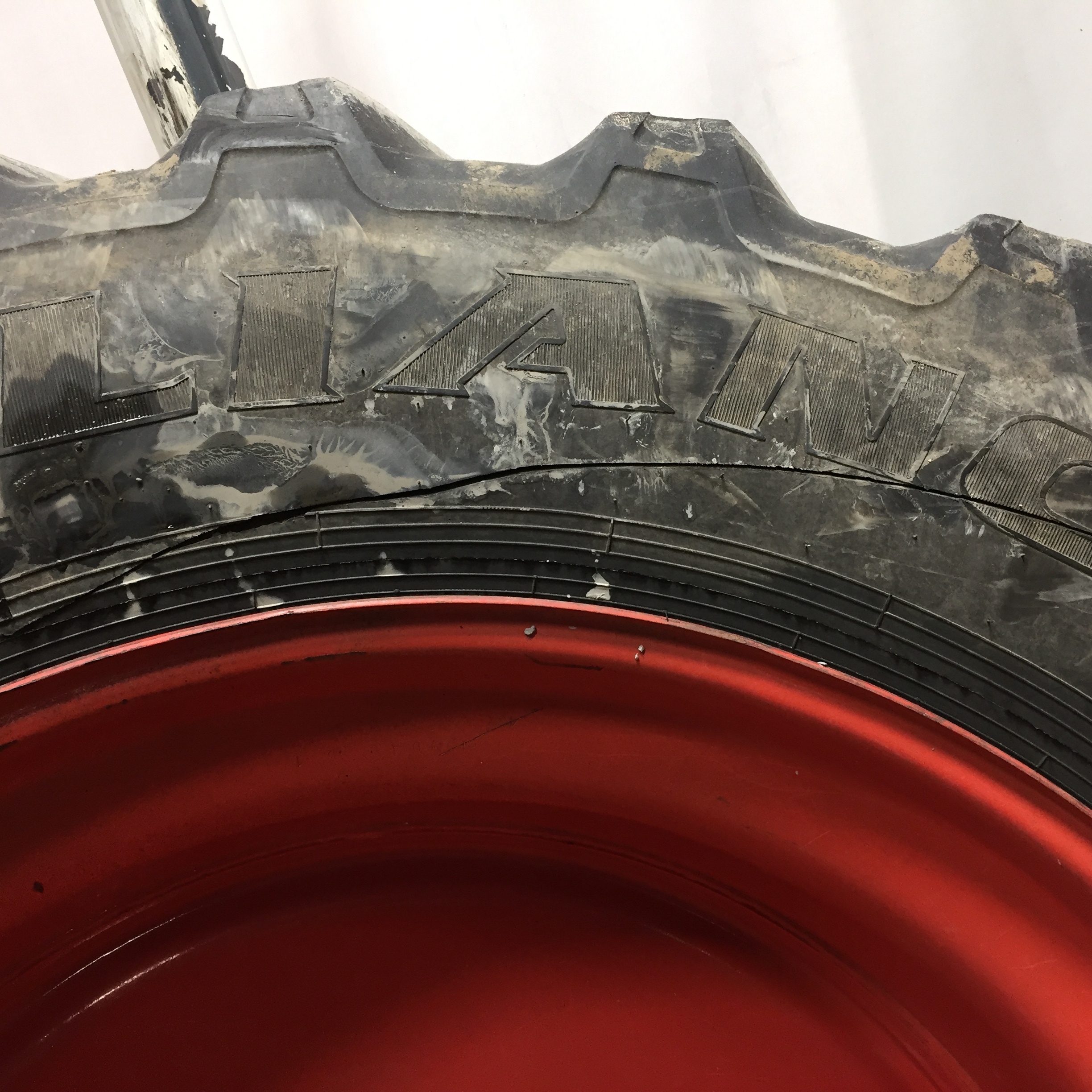 520/85R46 Alliance 375 Agristar R-1W Tire RT007927