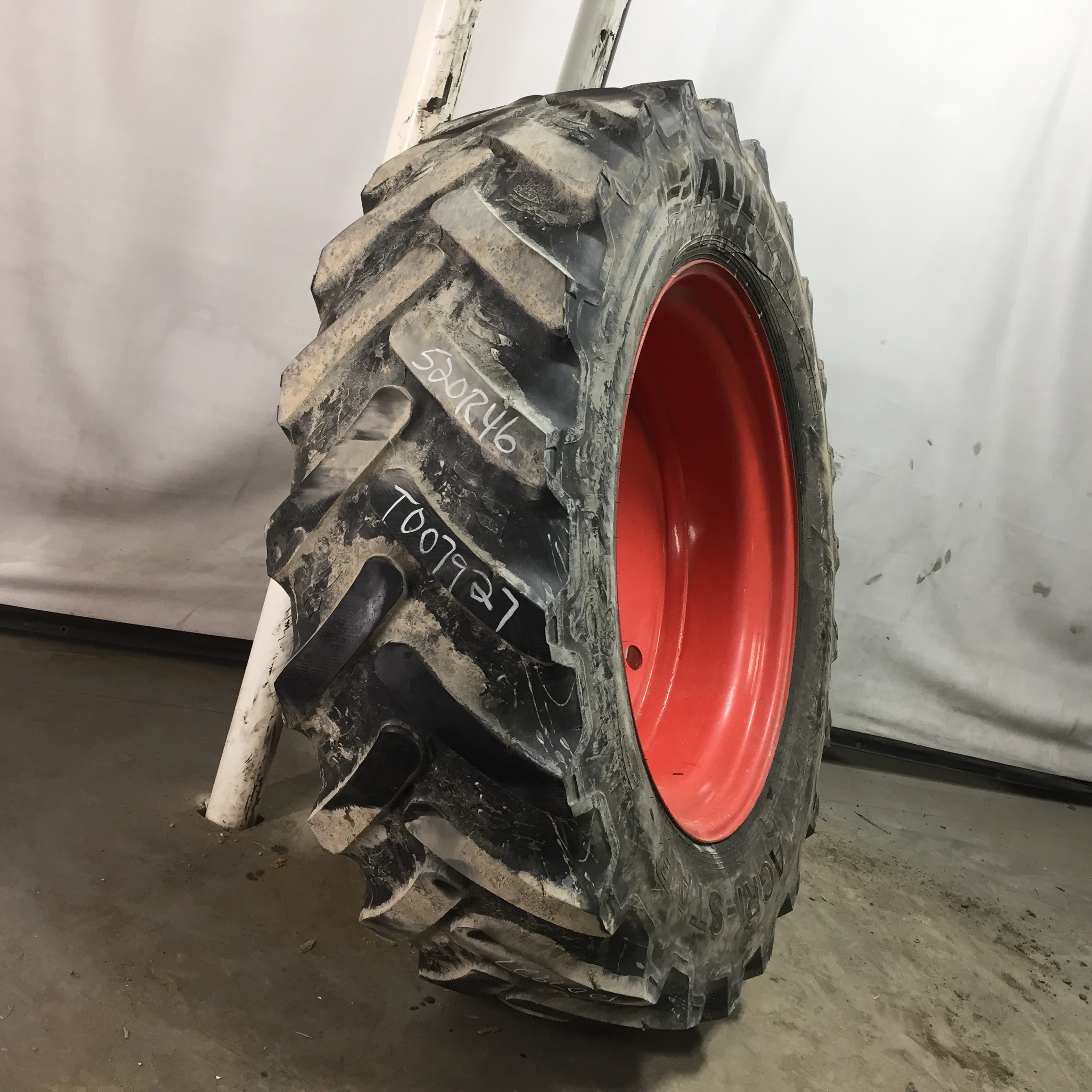 520/85R46 Alliance 375 Agristar R-1W Tire RT007927