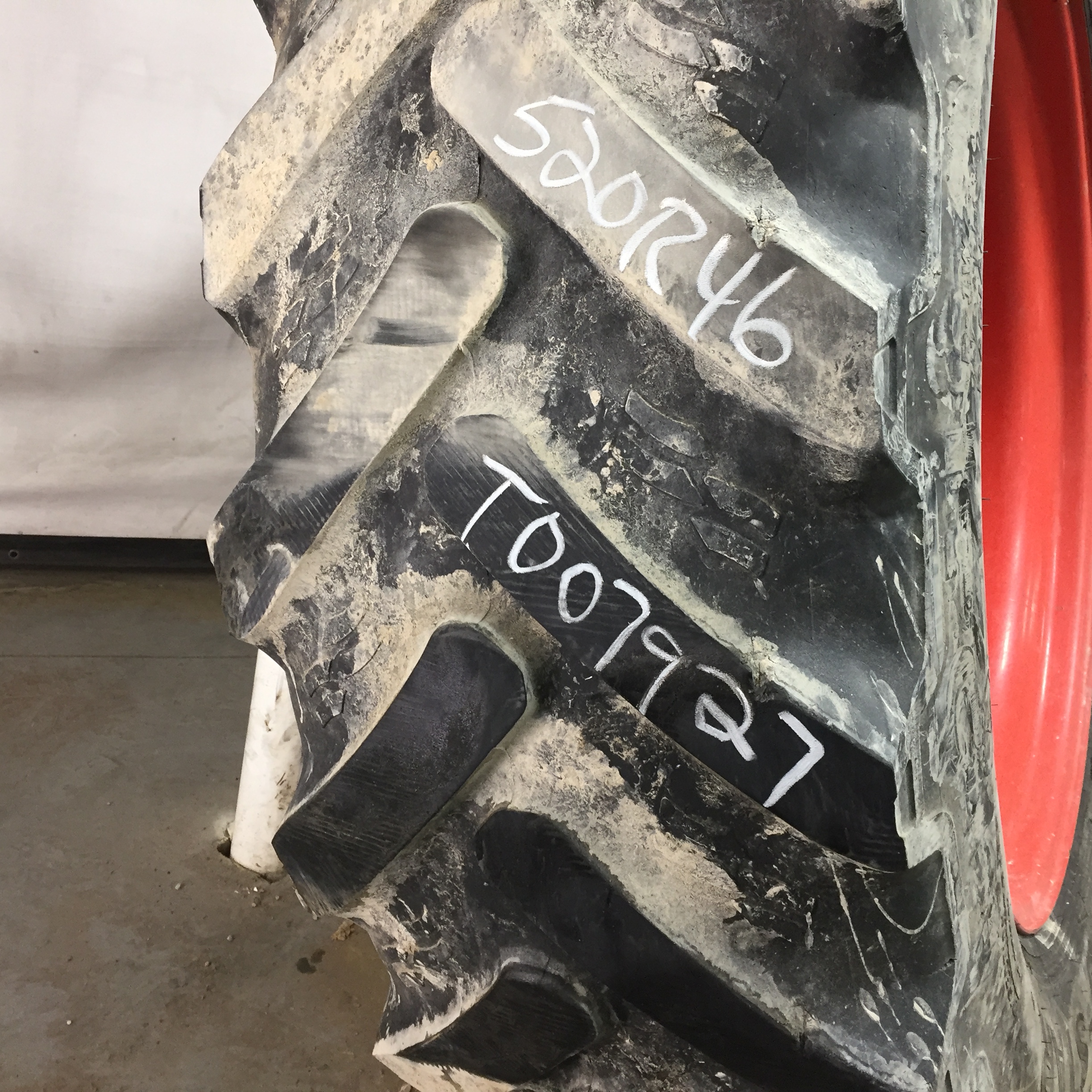 520/85R46 Alliance 375 Agristar R-1W Tire-Wheel Assembly T007927