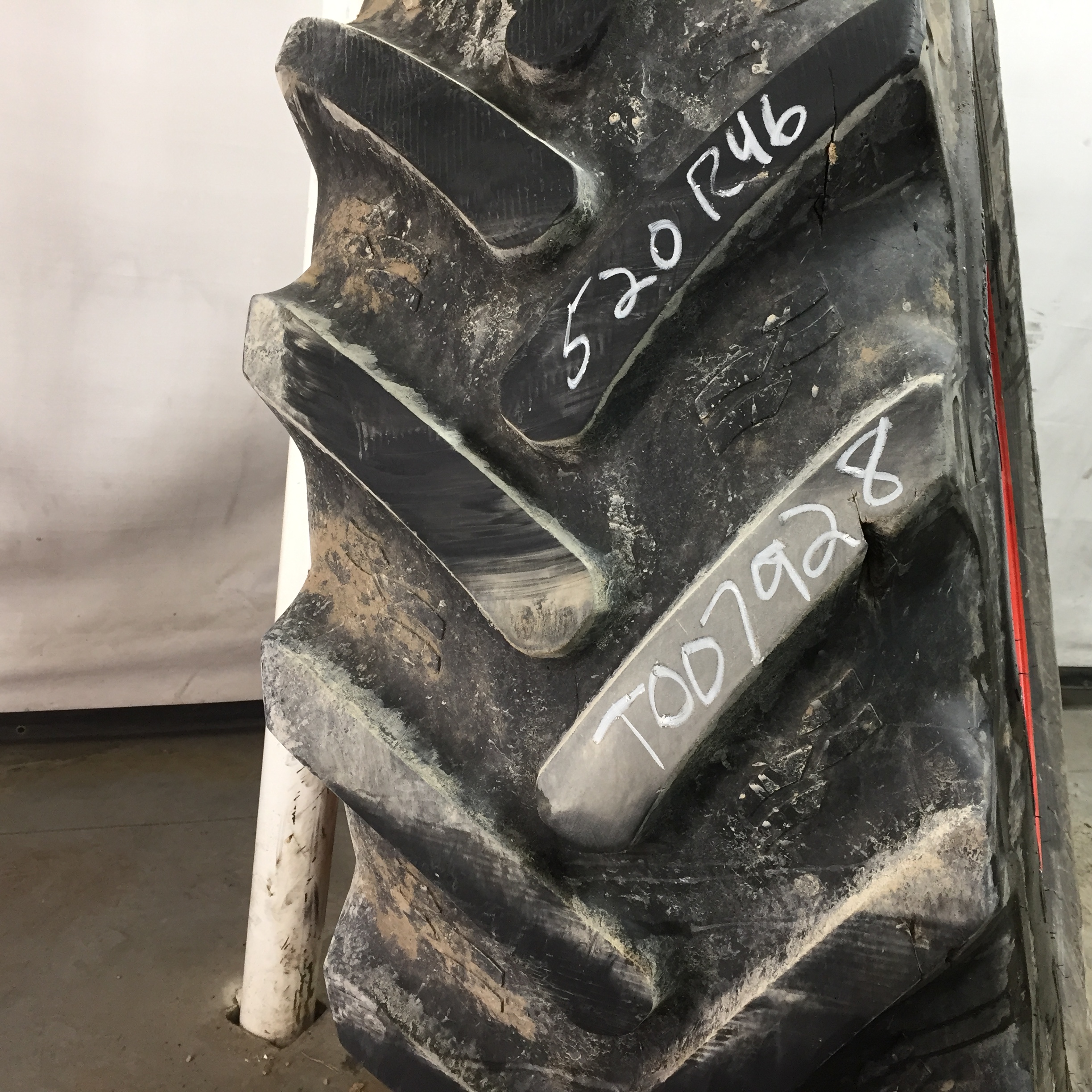 520/85R46 Alliance 375 Agristar R-1W Tire RT007928