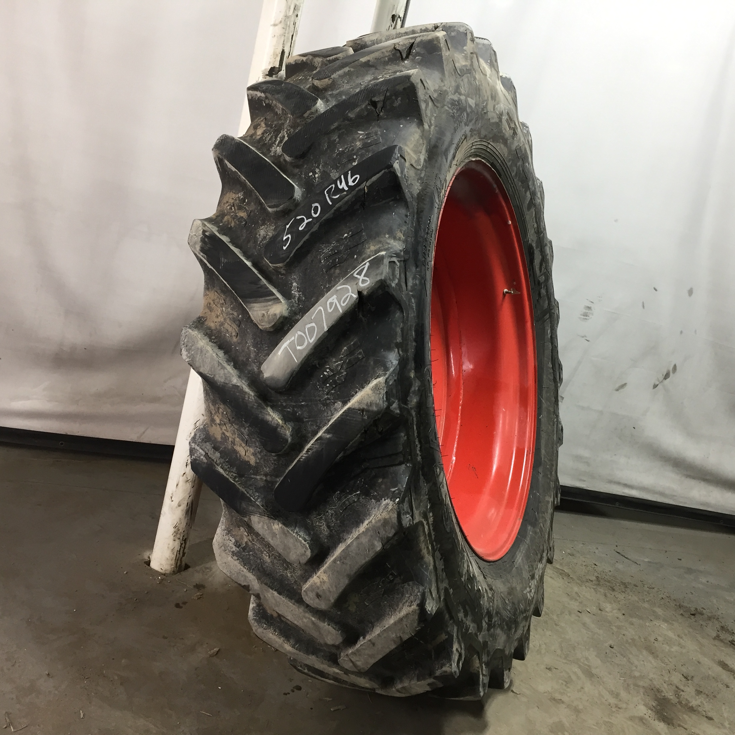 520/85R46 Alliance 375 Agristar R-1W Tire-Wheel Assembly T007928