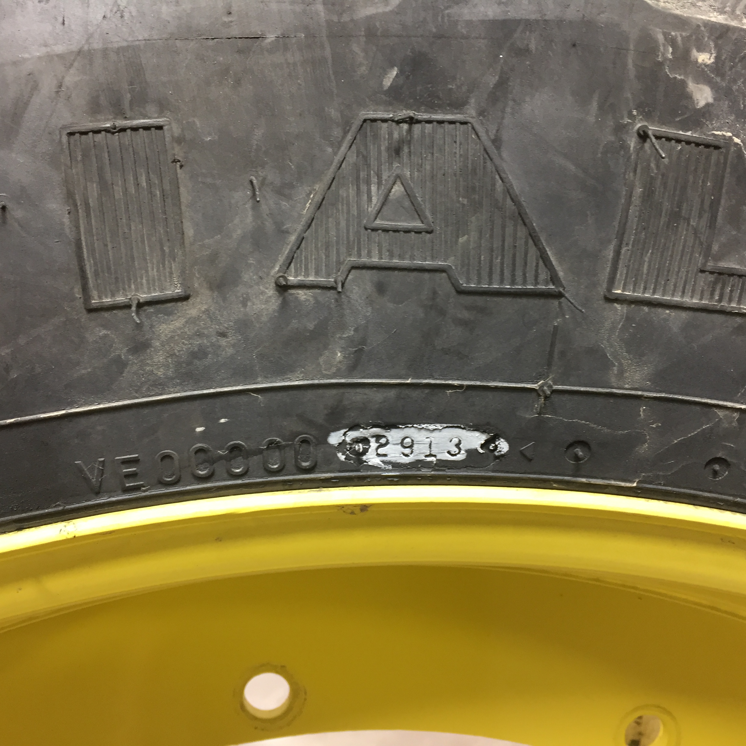 320/90R42 Firestone Radial 9000 R-1W Tire-Wheel Assembly T007935