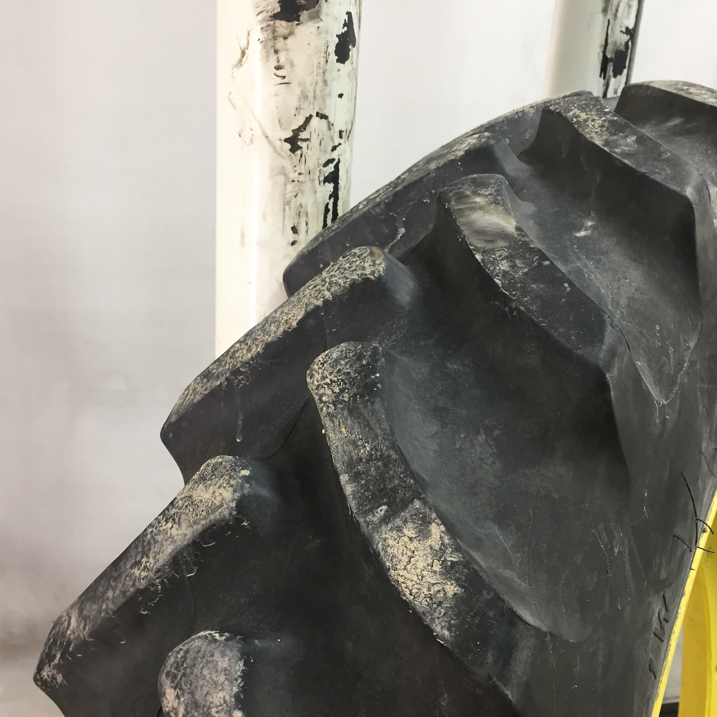 320/90R42 Firestone Radial 9000 R-1W Tire-Wheel Assembly T007935