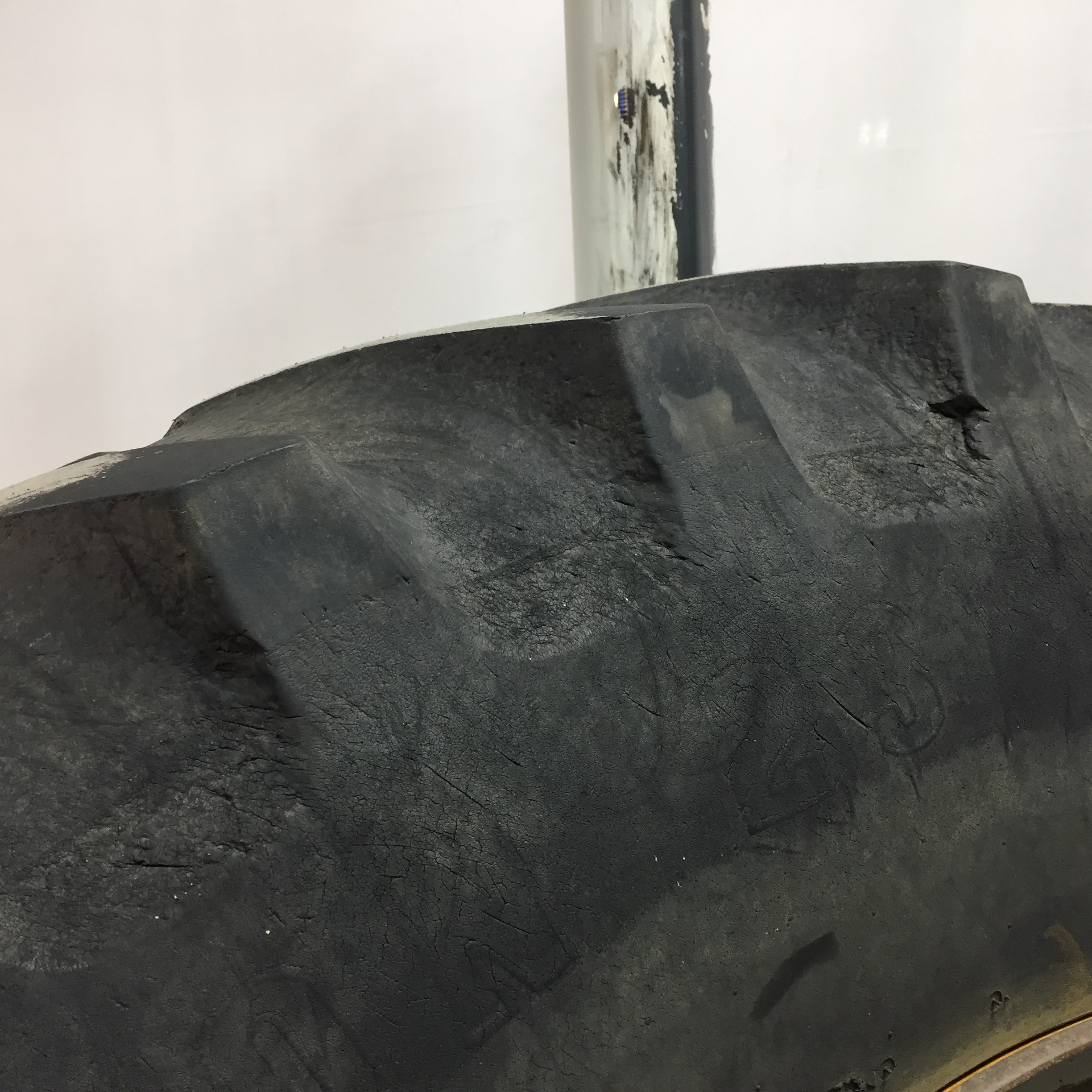 18.4/-42 Firestone Super All Traction 23 R-1 Tire RT007942