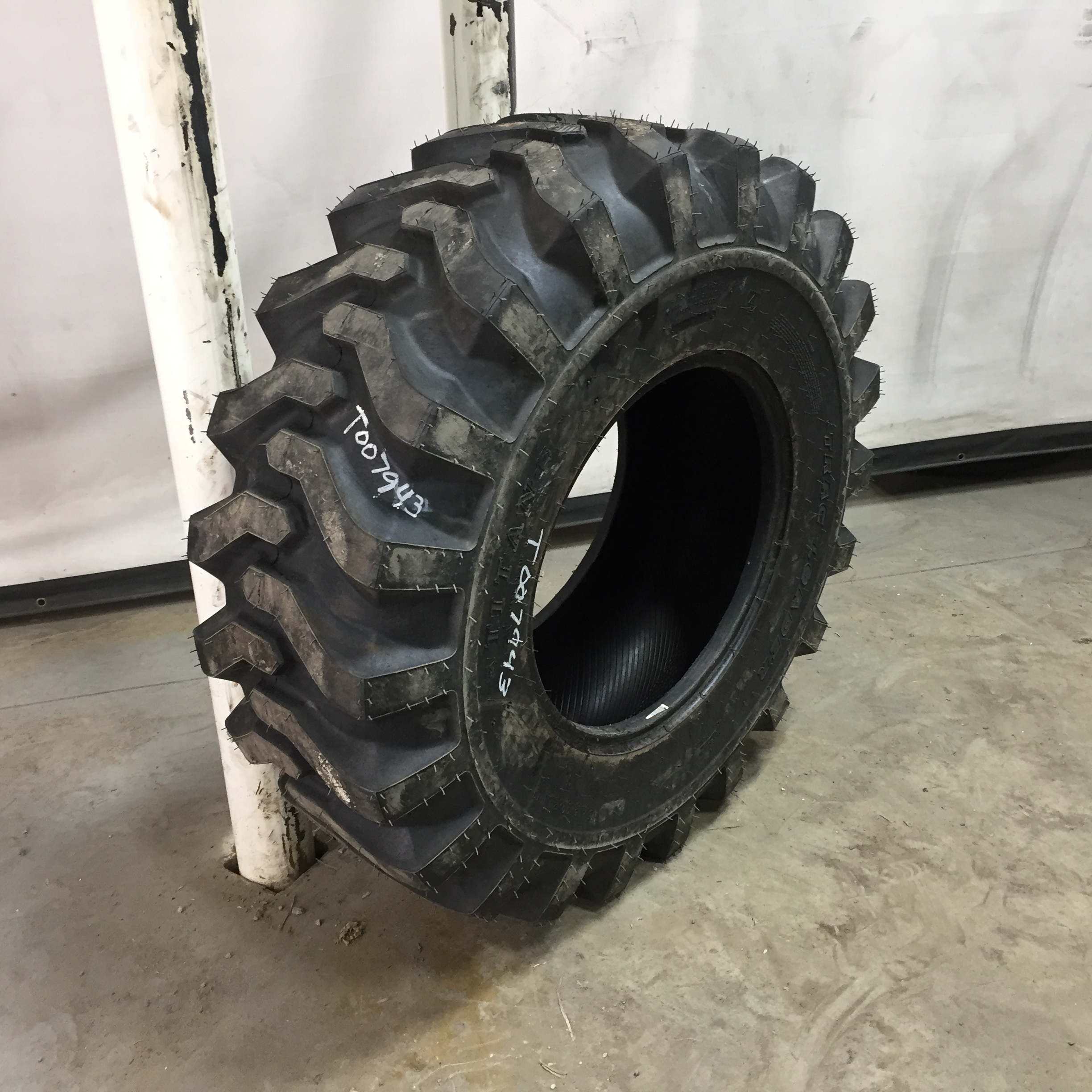 43/16.00-20 Titan Farm Trac Loader SS R-4 Tire T007943