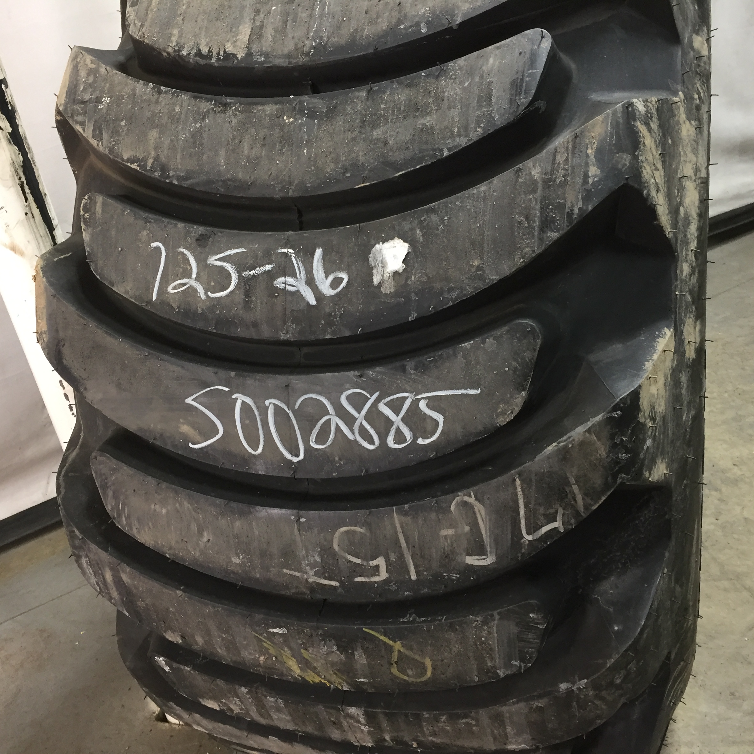725/65-26 Galaxy Honey Wagon I-3 Tire s002885