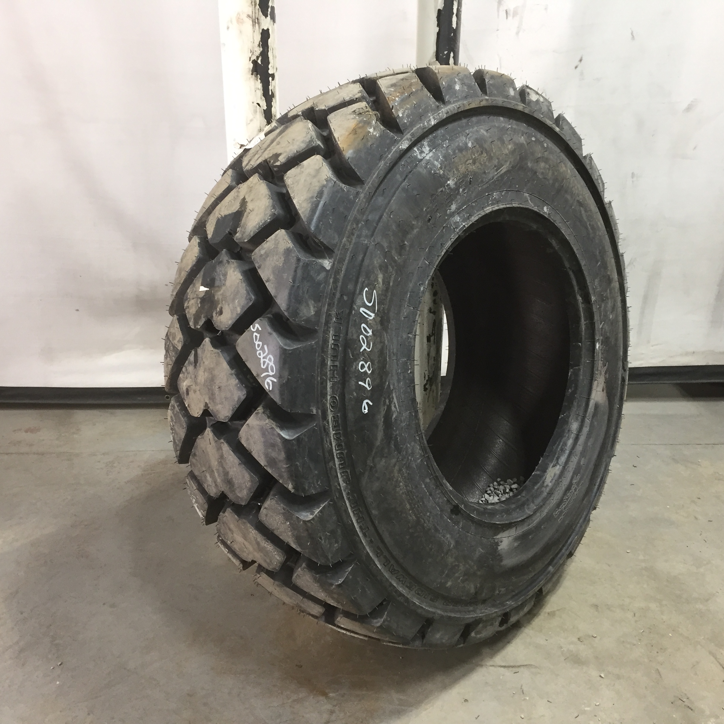 16.9/-24 Galaxy Jumbo Hulk L-4 Tire S002896