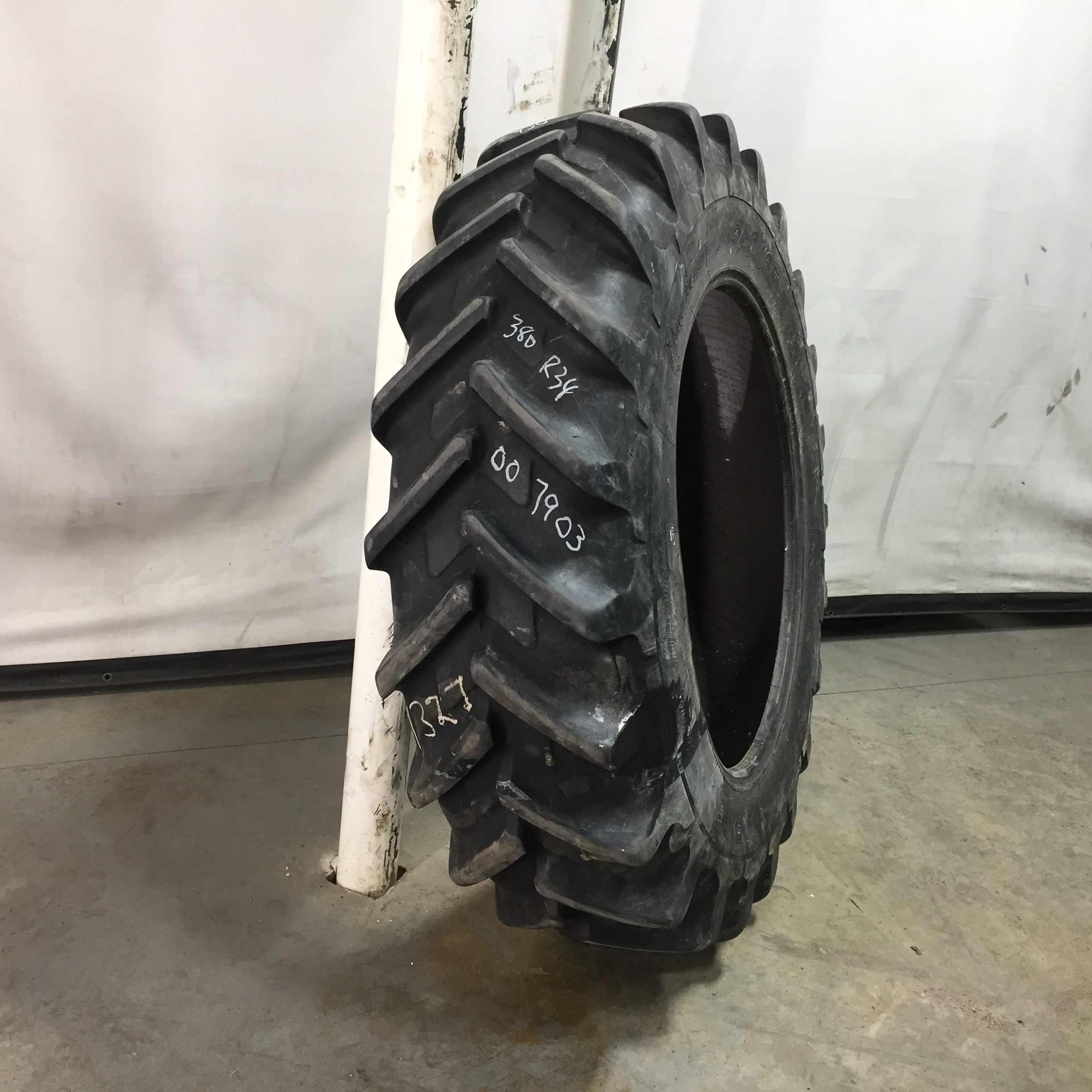 380/85R34 Michelin AgriBib R-1W Tire 007903