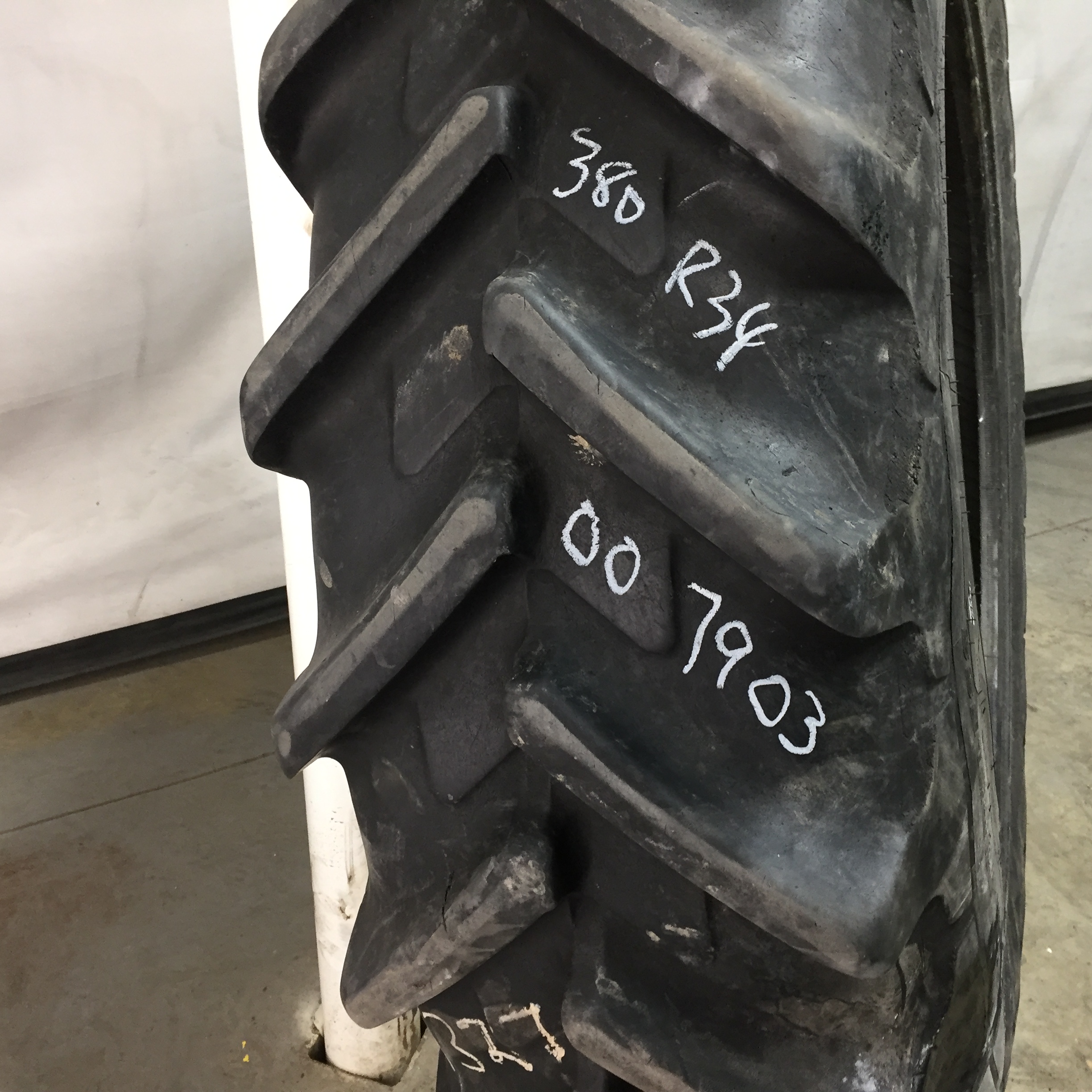 380/85R34 Michelin AgriBib R-1W Tire 007903