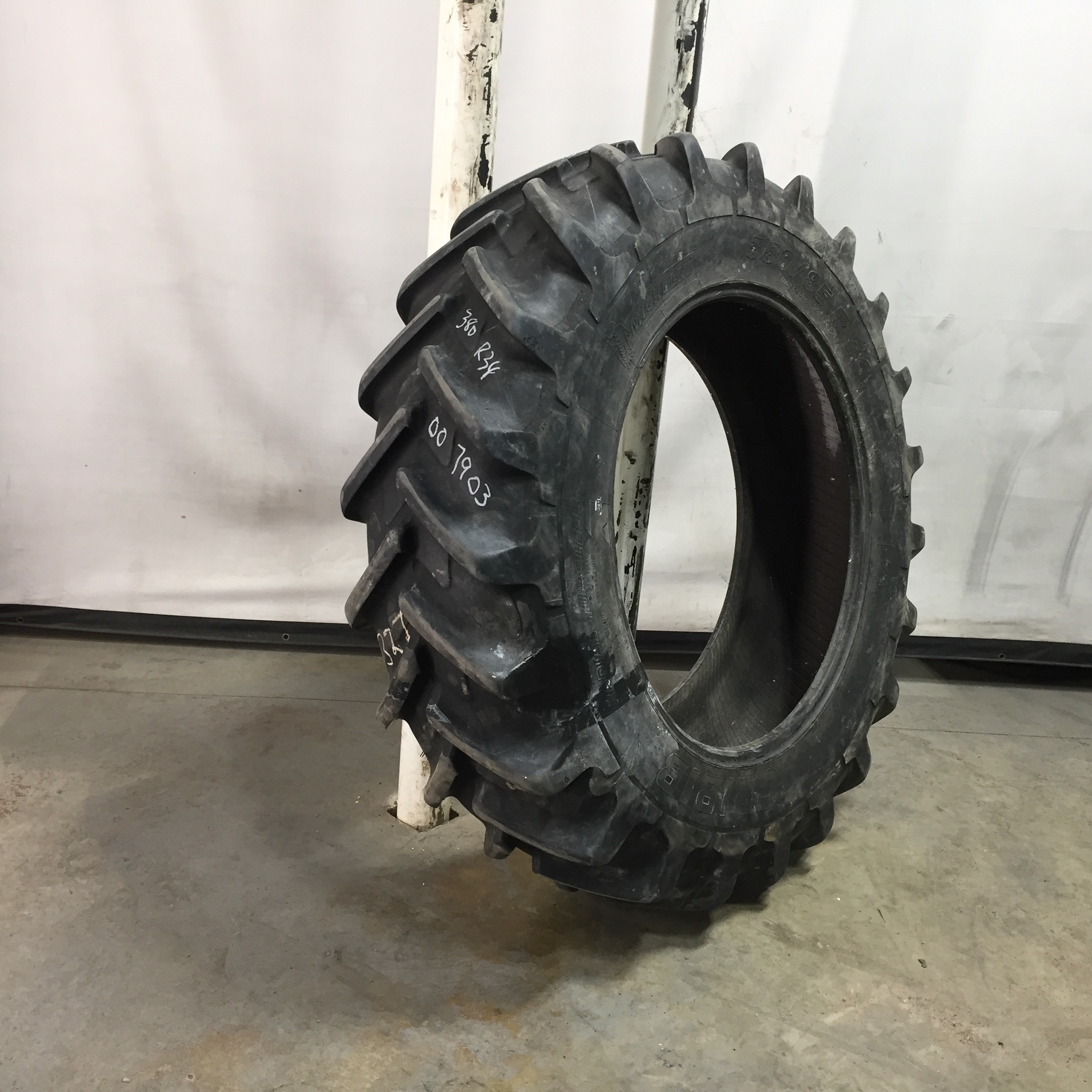 380/85R34 Michelin AgriBib R-1W Tire 007903