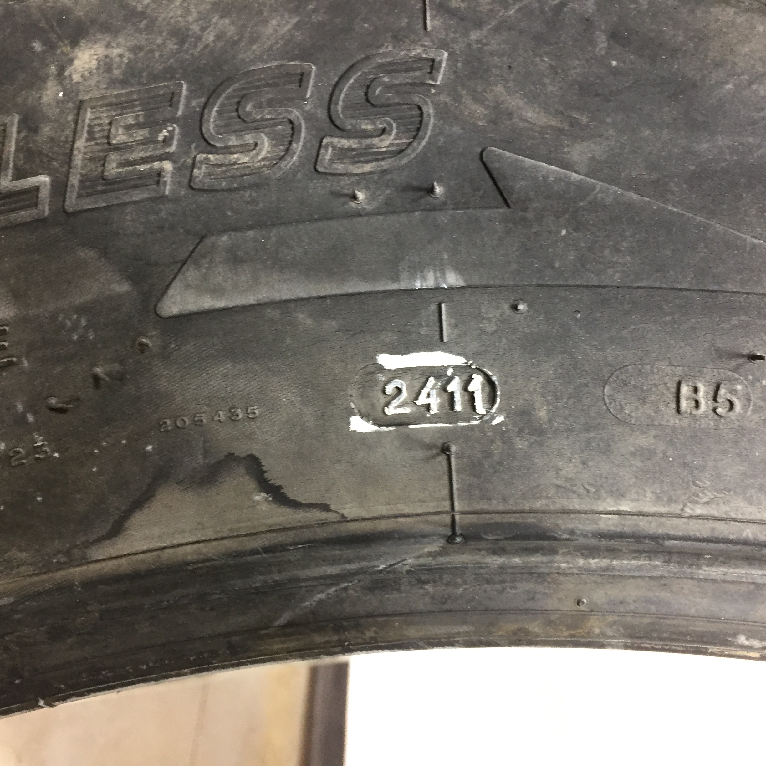 380/85R34 Michelin AgriBib R-1W Tire 007903