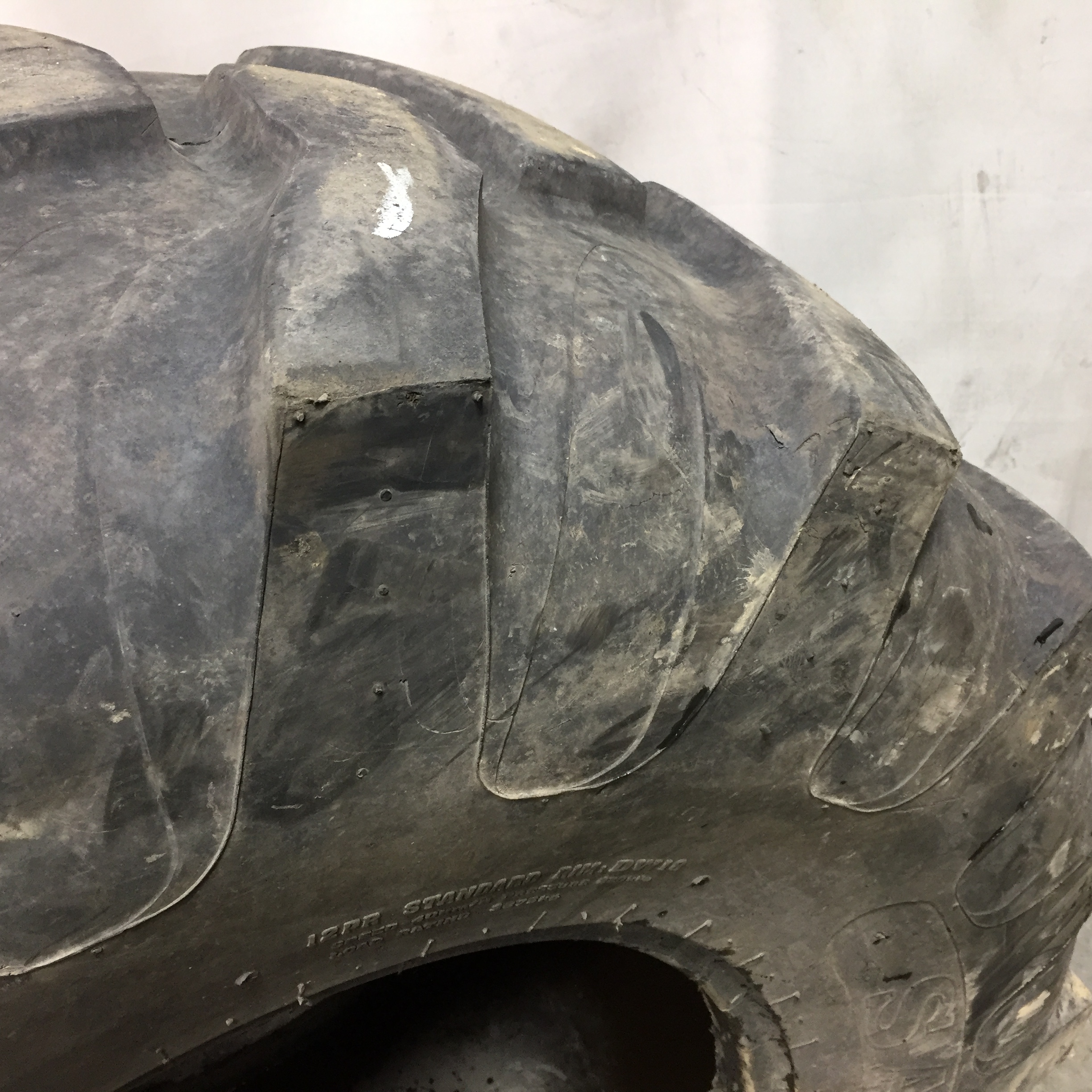 21/L-24 Samson Industrial XHD L-2 Tire 007916