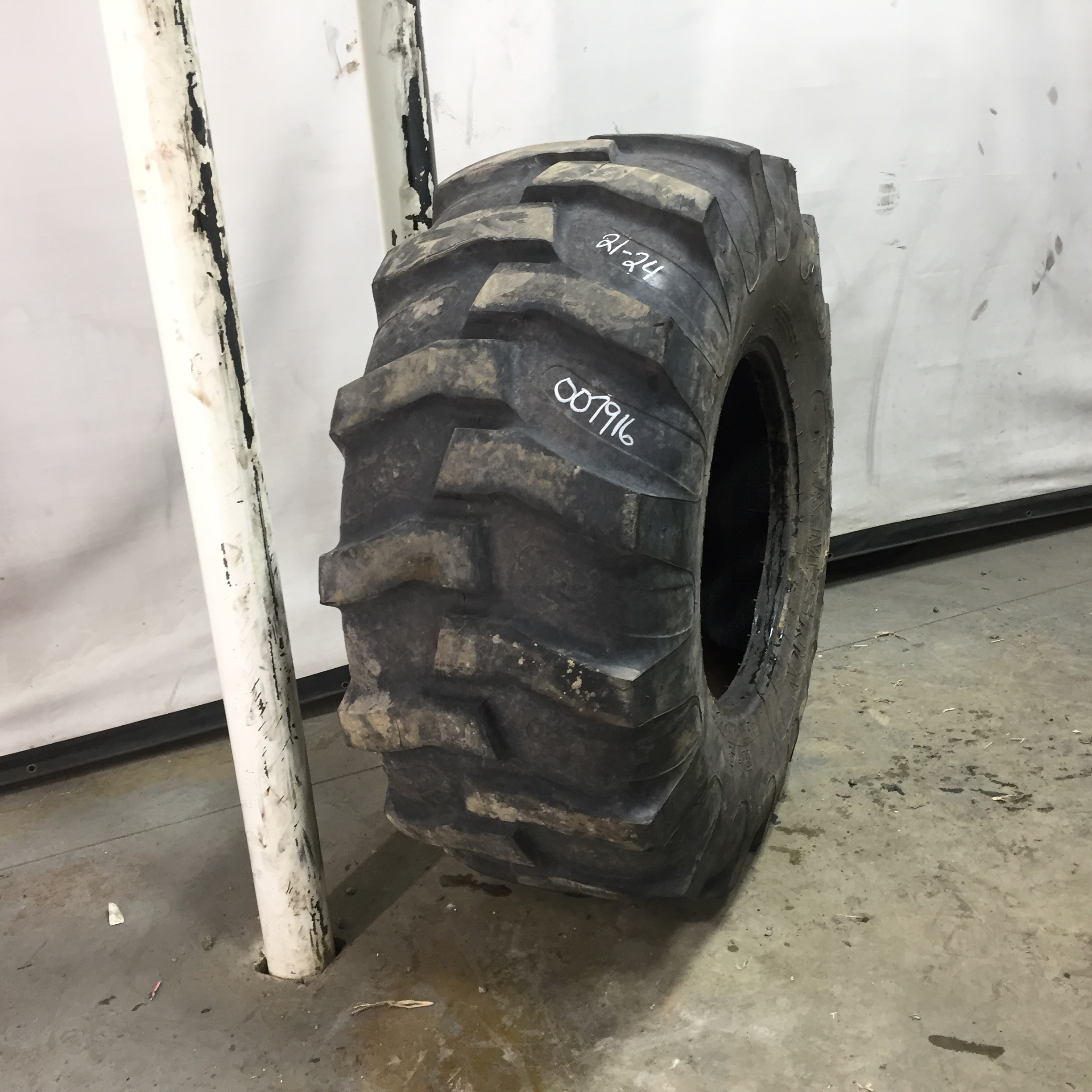 21/L-24 Samson Industrial XHD L-2 Tire 007916