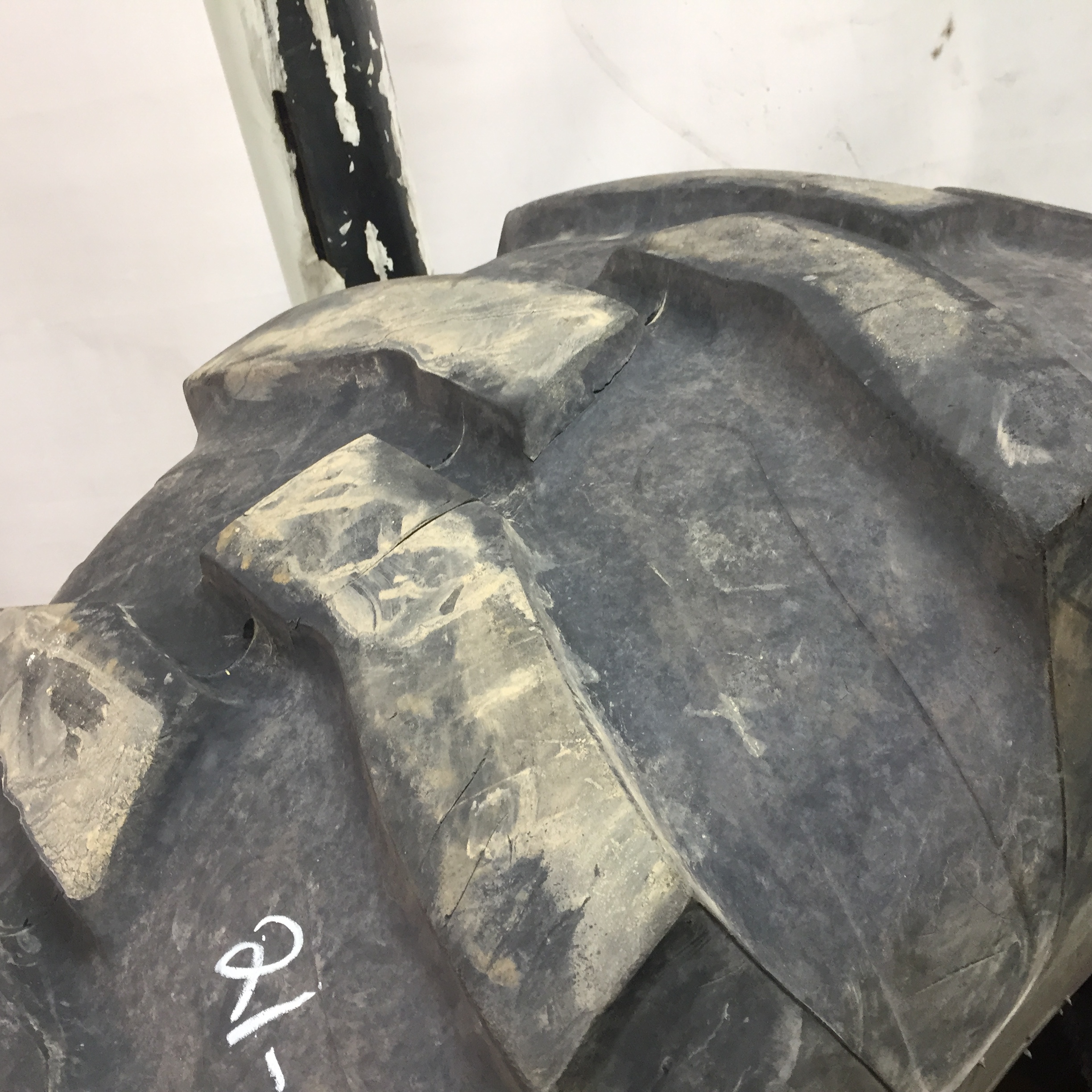 21/L-24 Samson Industrial XHD L-2 Tire 007916